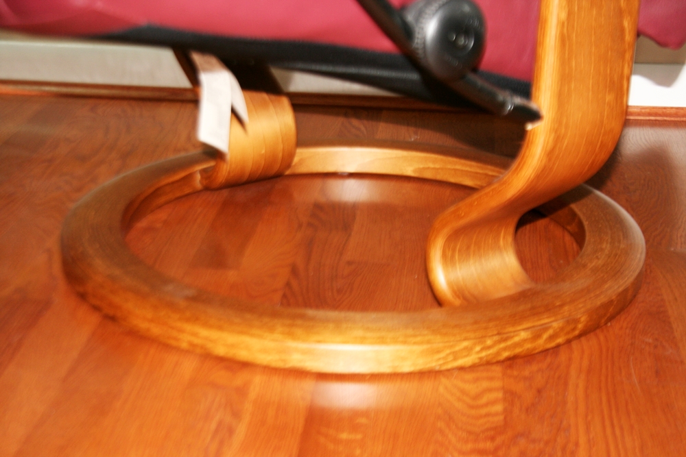 EKORNES Stressless Chair and Ottoman EBTH