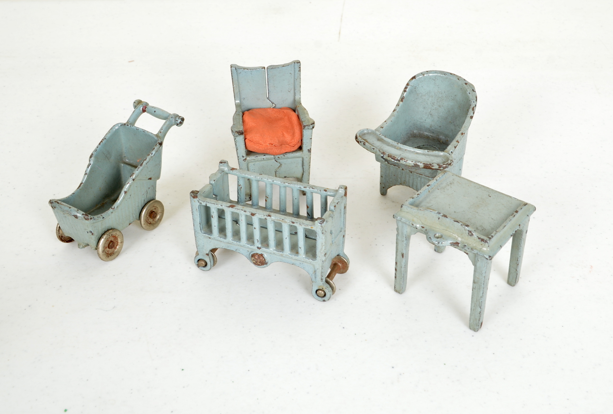 cast iron dollhouse furniture