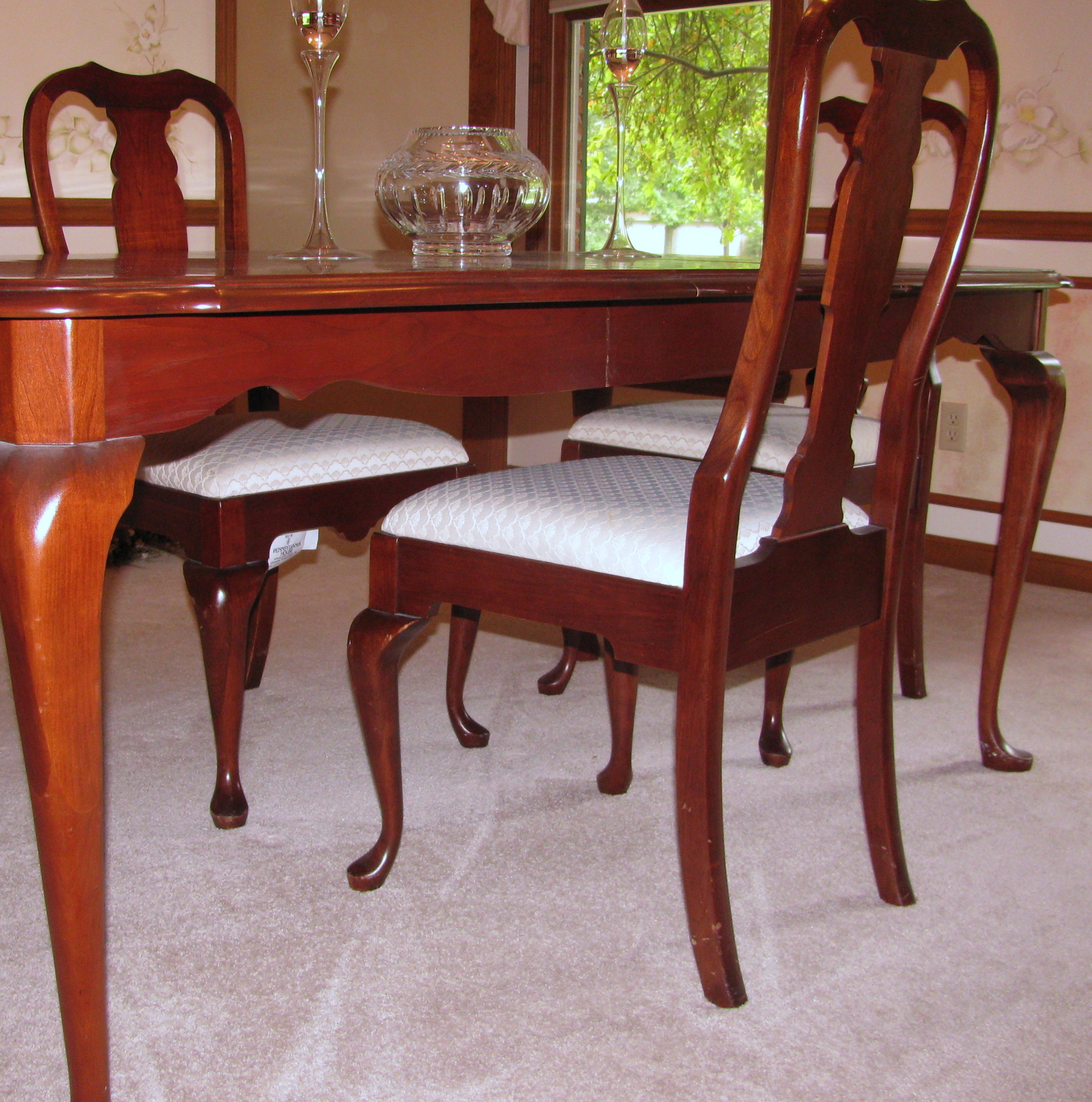 Pennsylvania House Cherry Queen Anne Dining Room Table and Chairs EBTH