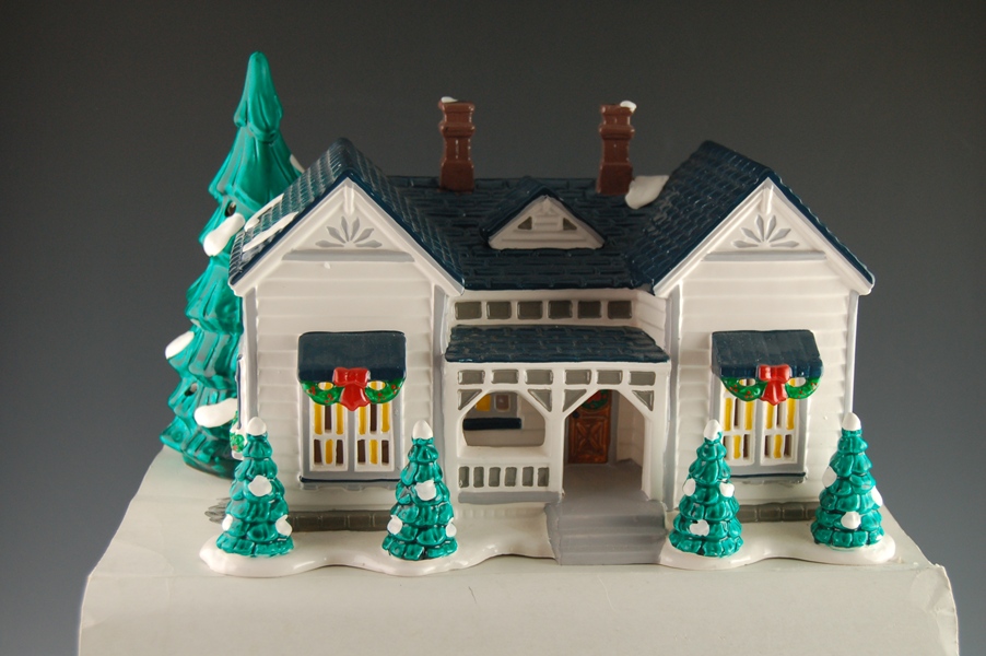 Dept 56 Illuminated 'Grandma's Cottage' EBTH