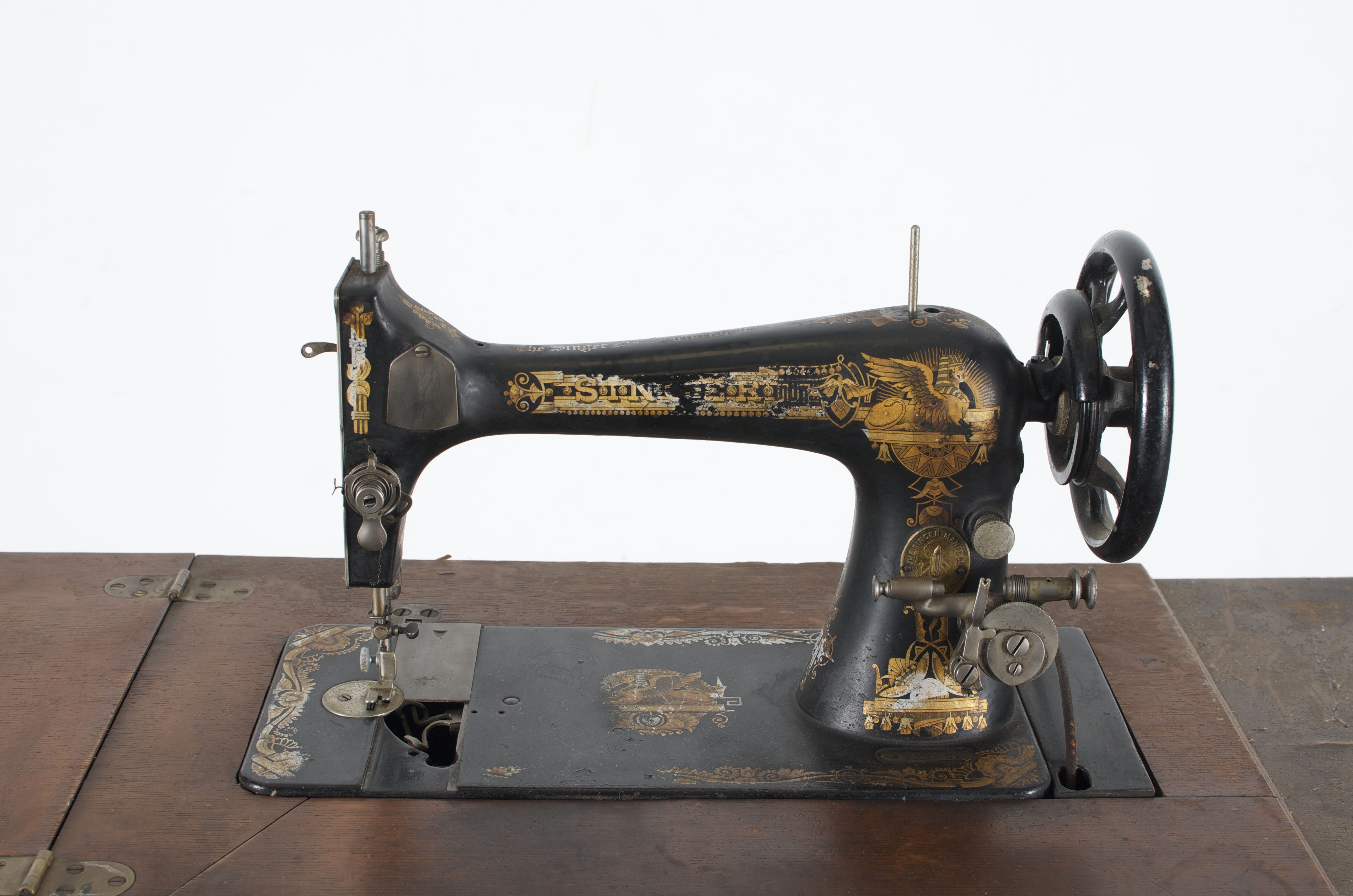 Singer Sewing Table And Machine | EBTH