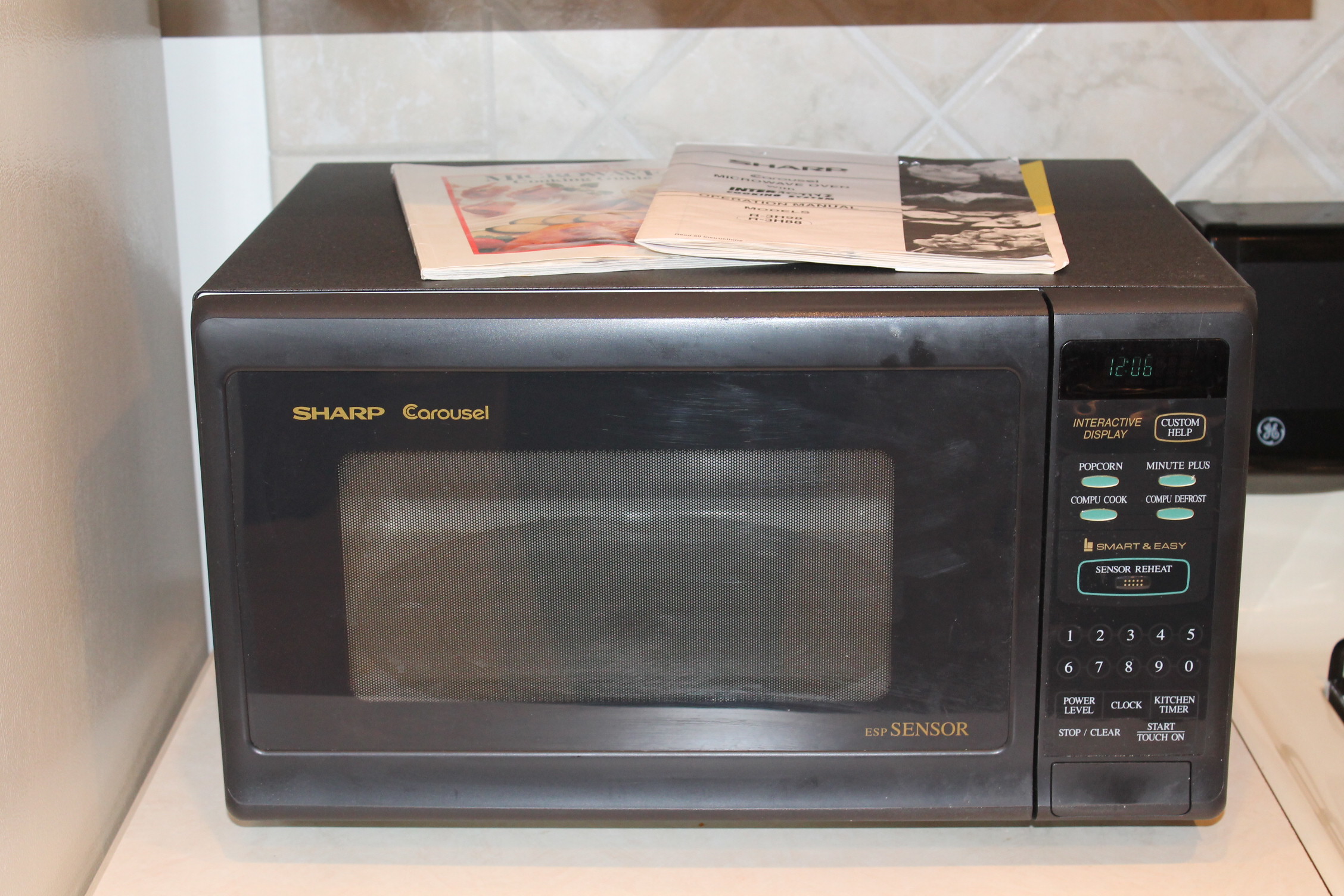 Carousel Microwave Oven by Sharp EBTH