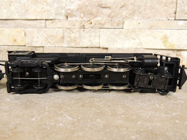 Mantua HO Scale 4-6-4 Hudson Model Train Engine and Tender 