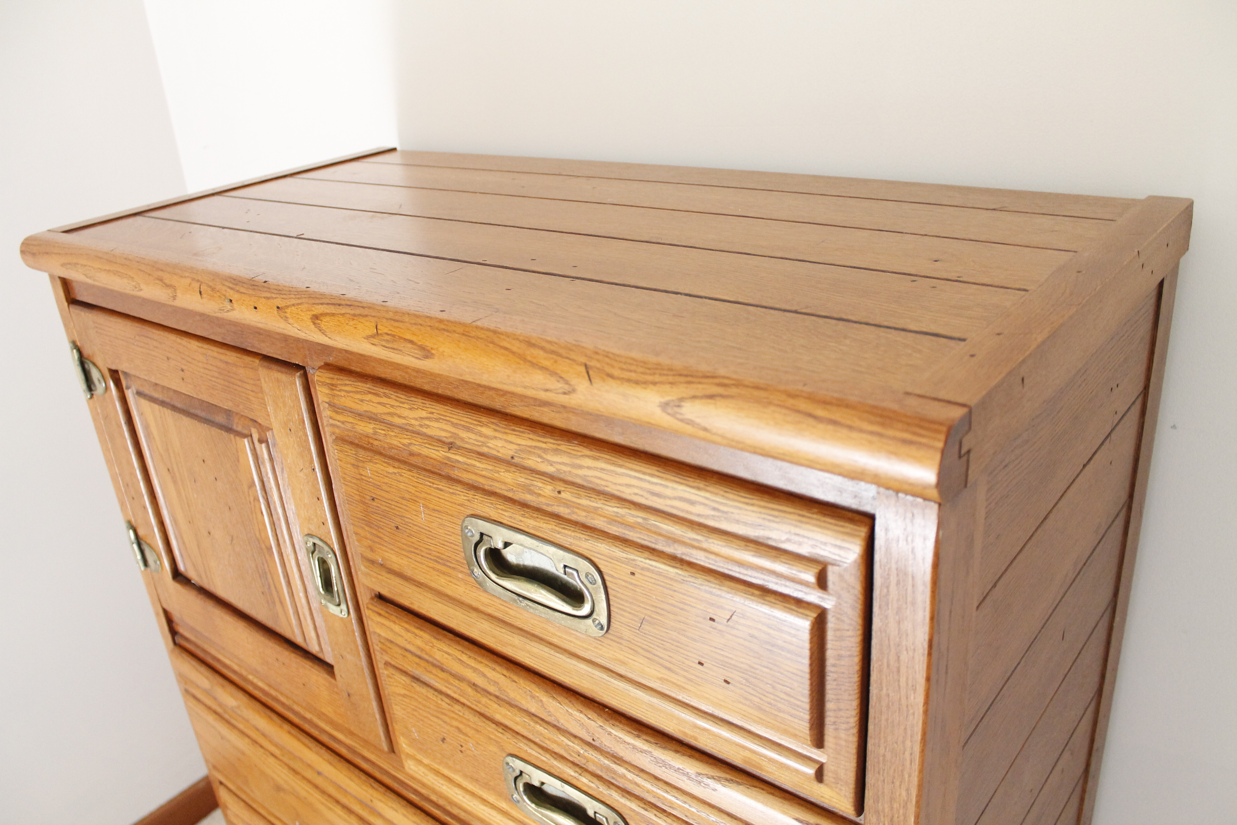 YoungHinkle Oak Dresser EBTH