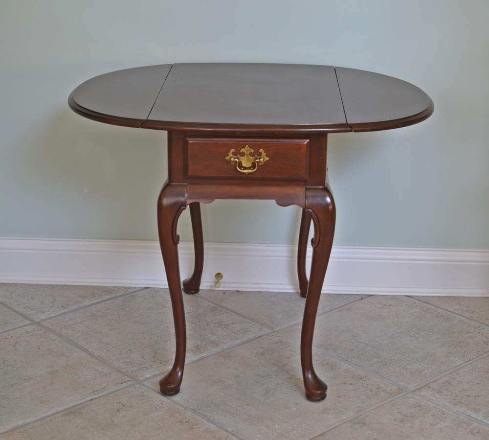 Hammary Furniture Queen Anne Style Drop Leaf Side Table EBTH