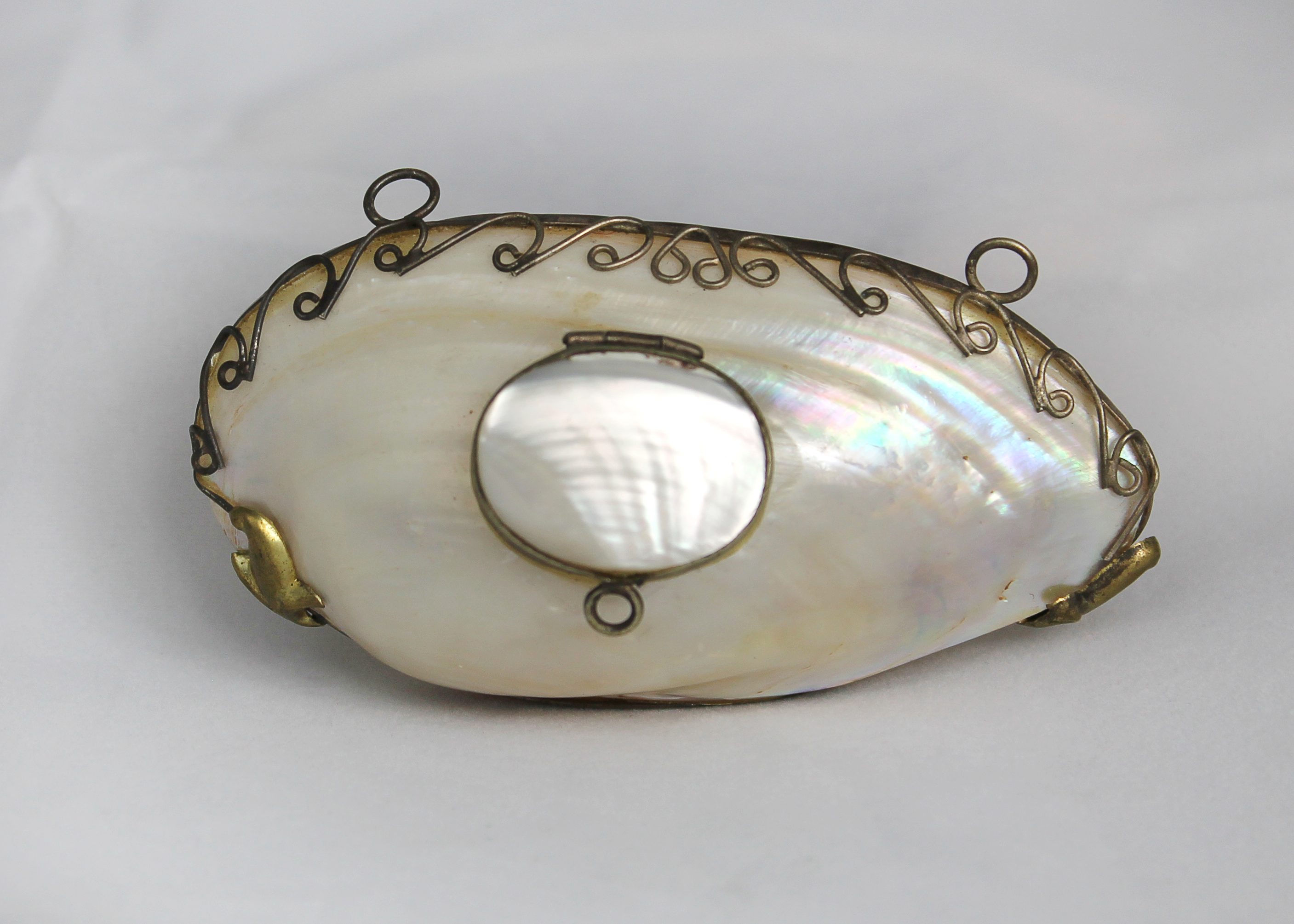 Antique MotherofPearl Clam Shell Pill Box EBTH