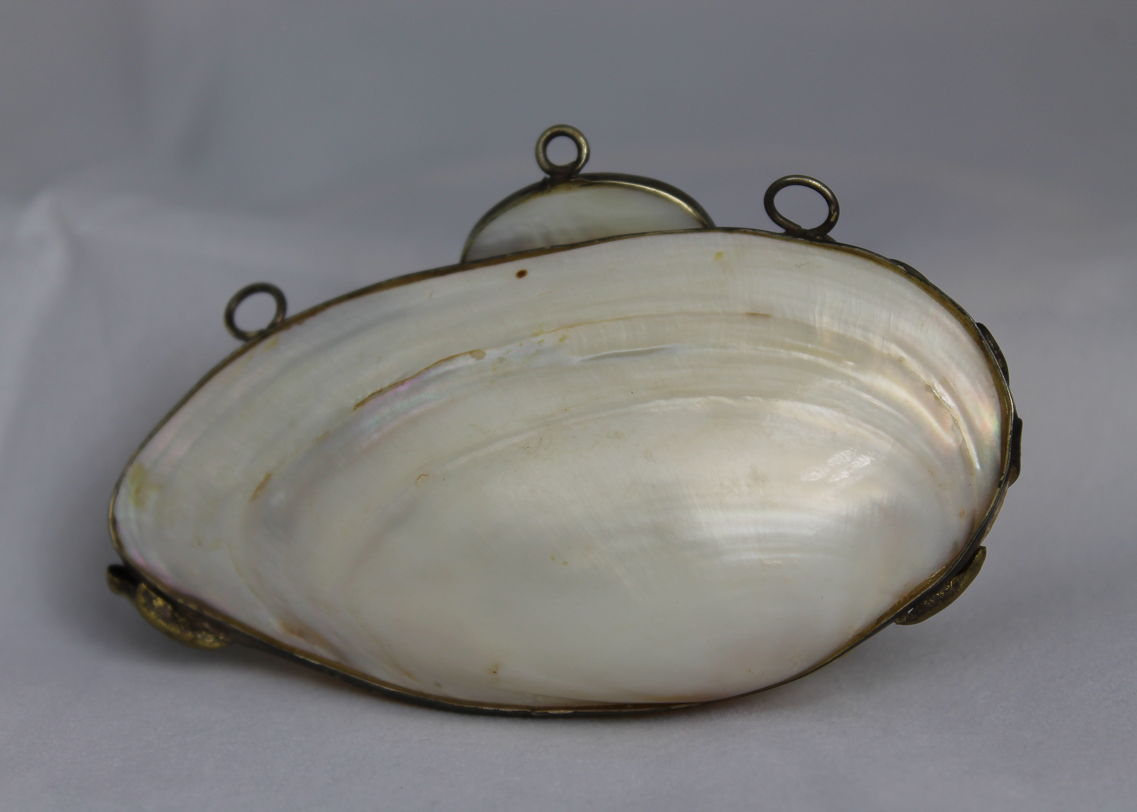 Antique MotherofPearl Clam Shell Pill Box EBTH