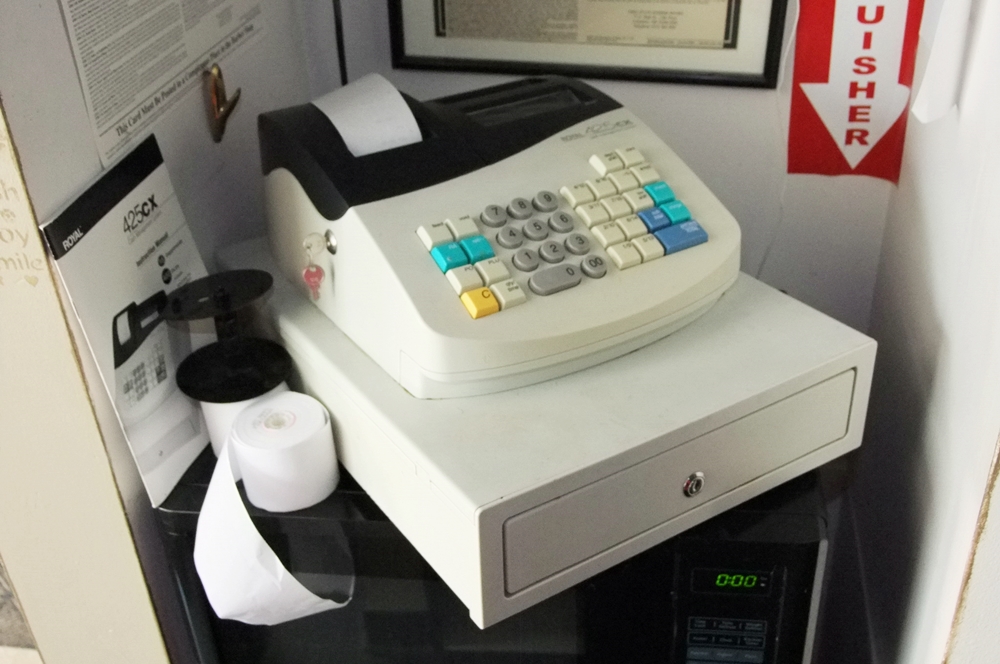 Royal 425CX Cash Register EBTH