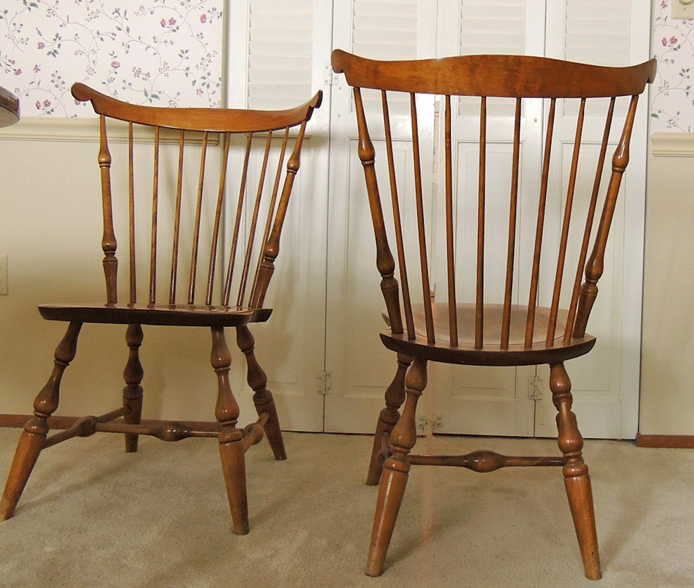 Nichols & Stone Windsor Fan Back Chairs and Dining Table : EBTH