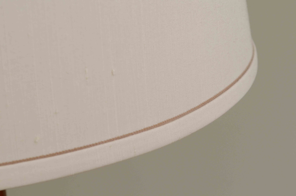 Early American Style Floor Lamp | EBTH