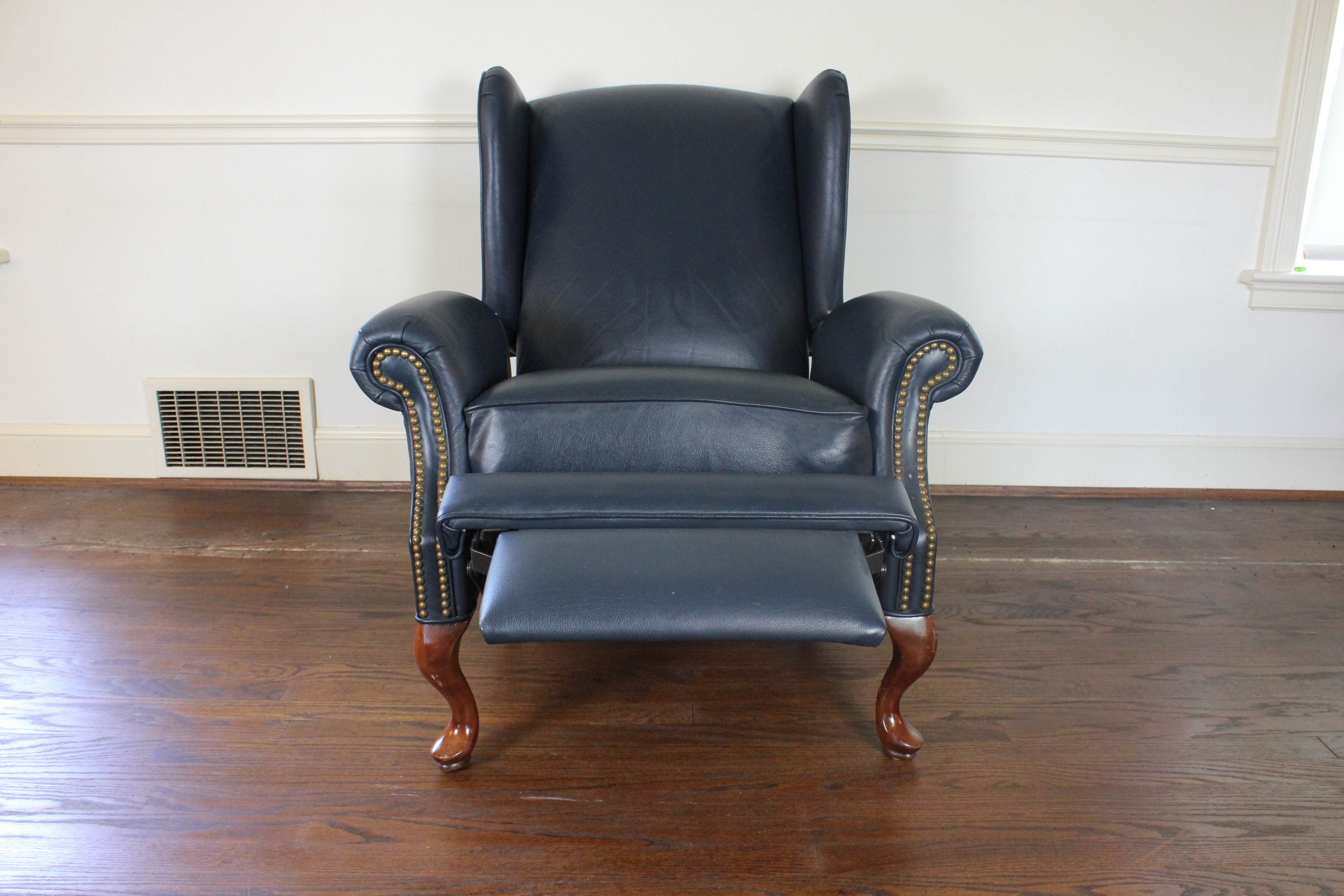 Queen Anne Style Wingback Leather Reclining Chair EBTH