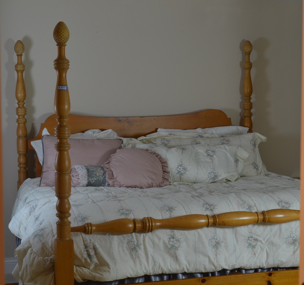 King Size Pine Four Poster Pineapple Finial Bed EBTH