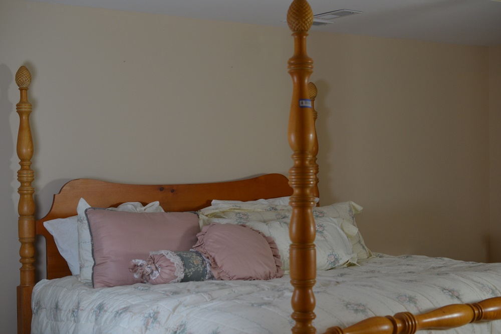 King Size Pine Four Poster Pineapple Finial Bed EBTH