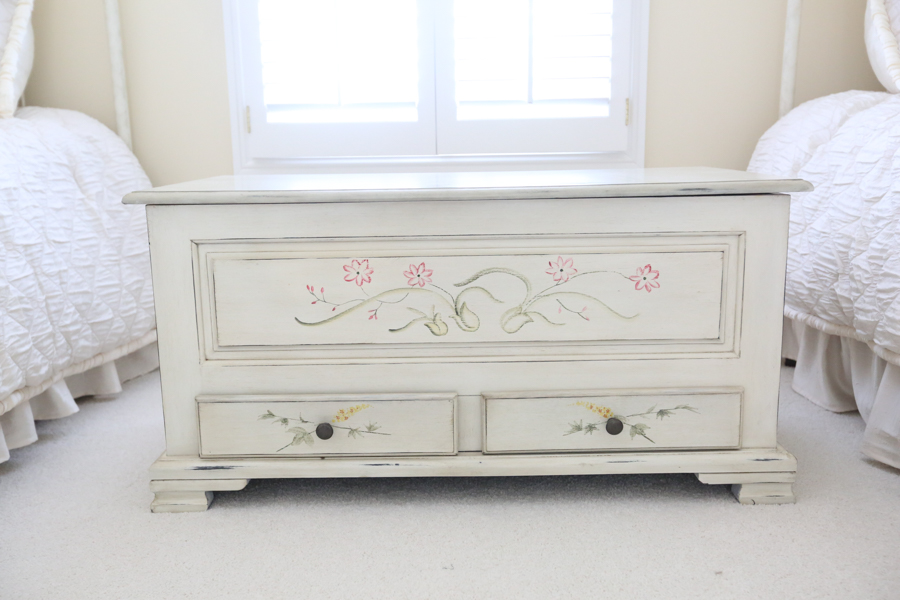 New Hope Chest in Antique White Finish EBTH