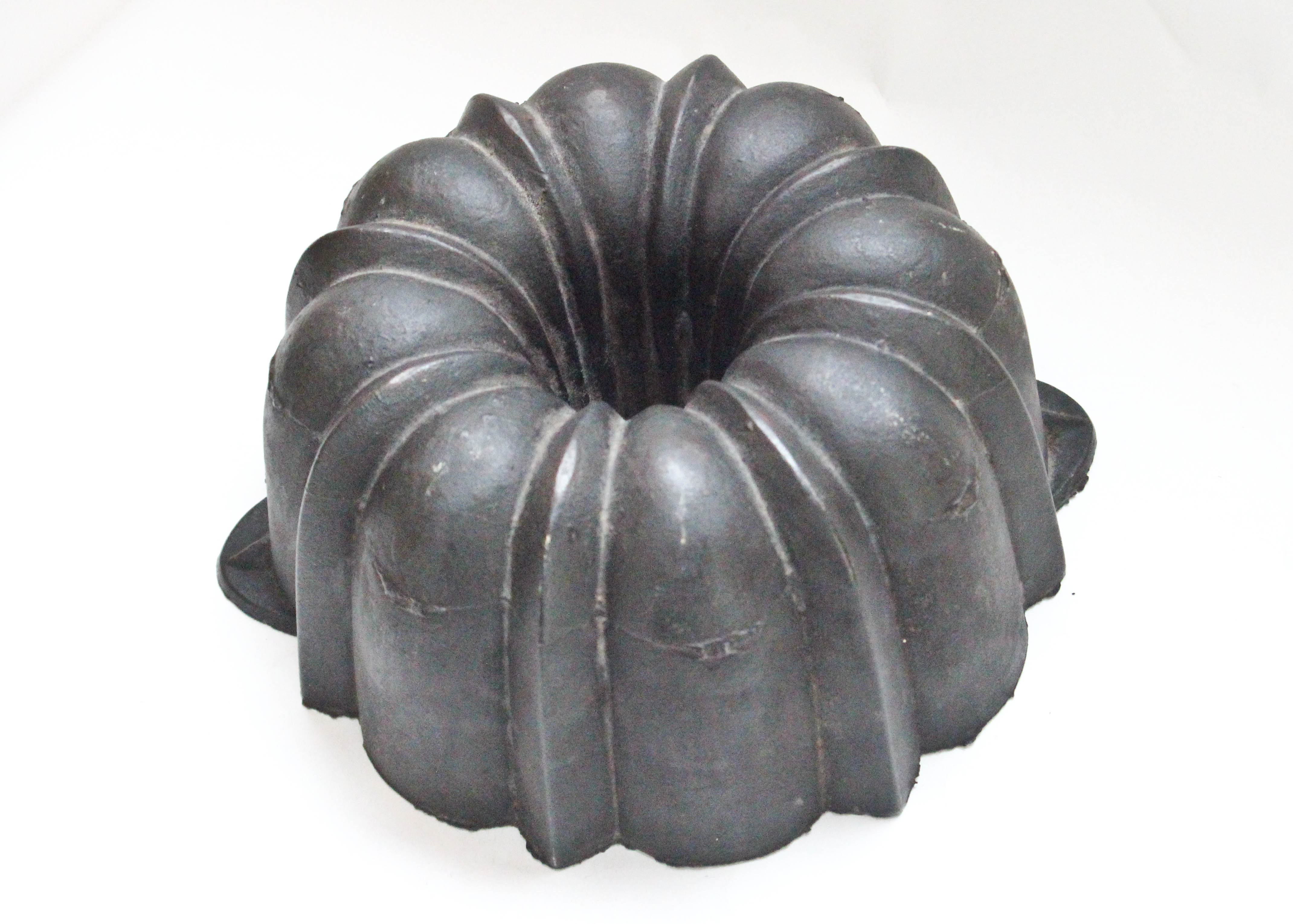 1800s Cast Iron Bundt Pan EBTH