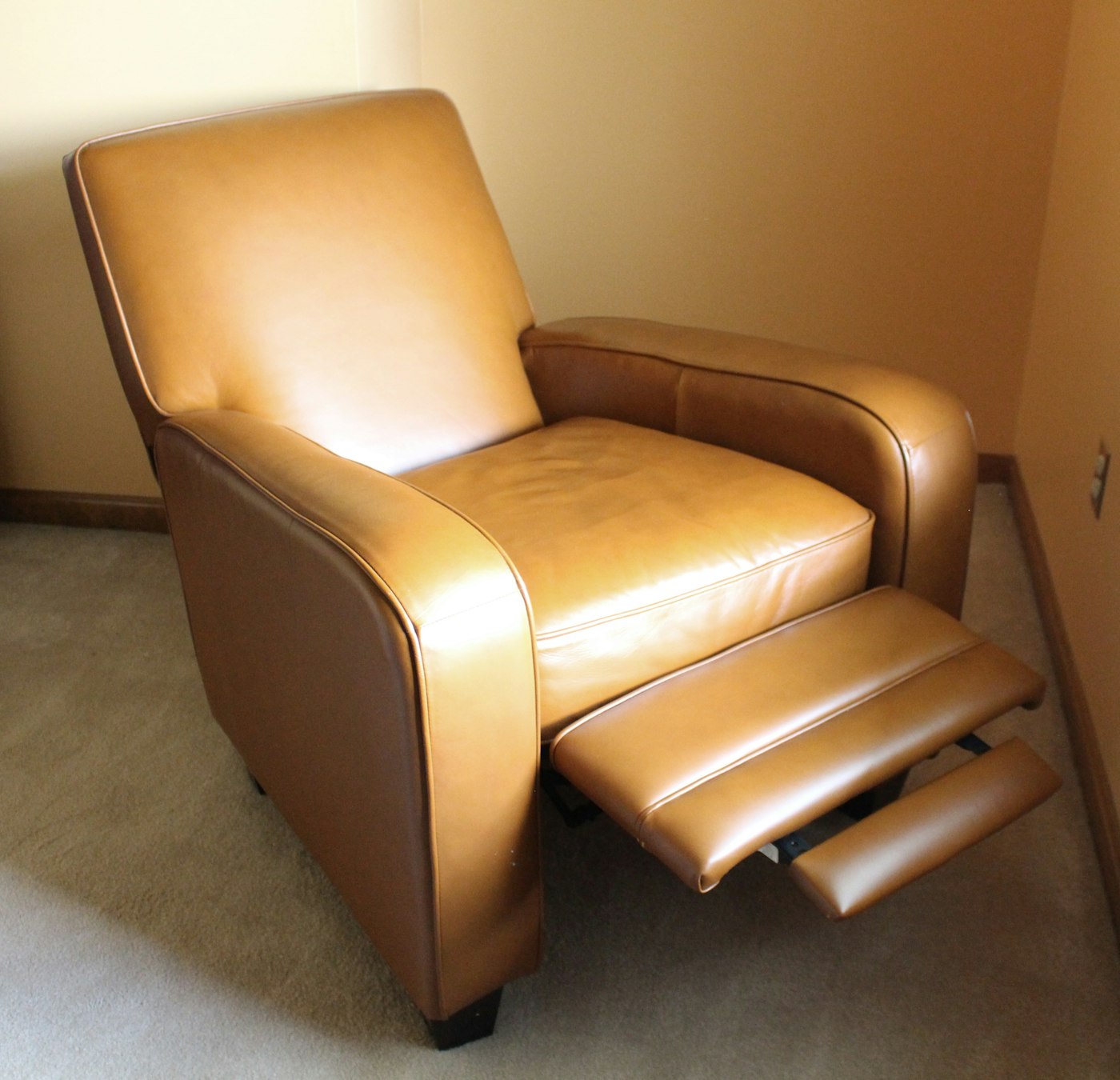 Camel Leather Reclining Club Chair | EBTH