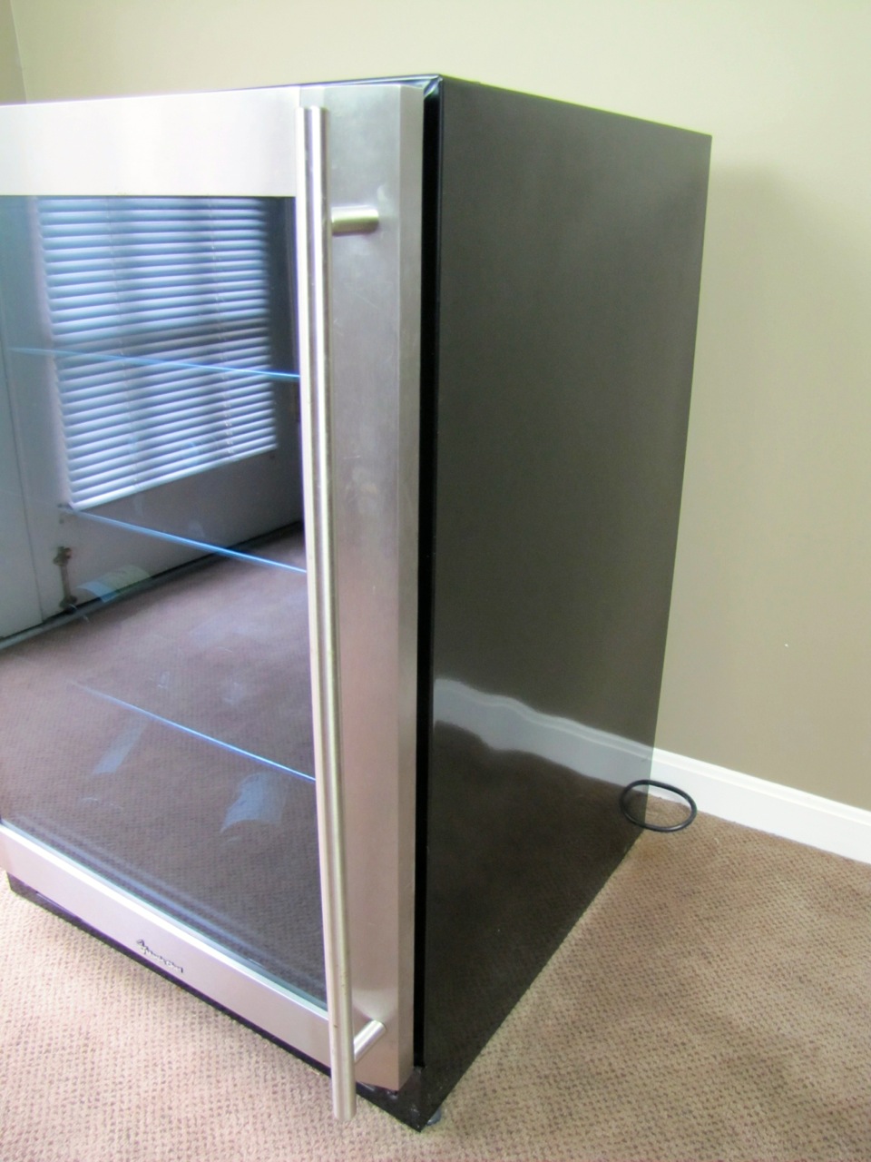 MagicChef Vissani 5.8 cu. ft. Beverage Cooler. EBTH