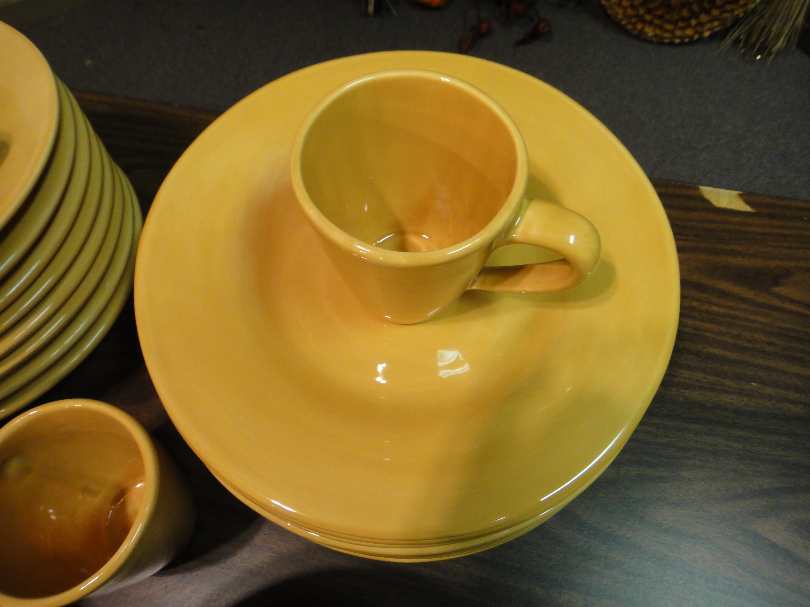 32Piece Pottery Barn Dinnerware Group EBTH