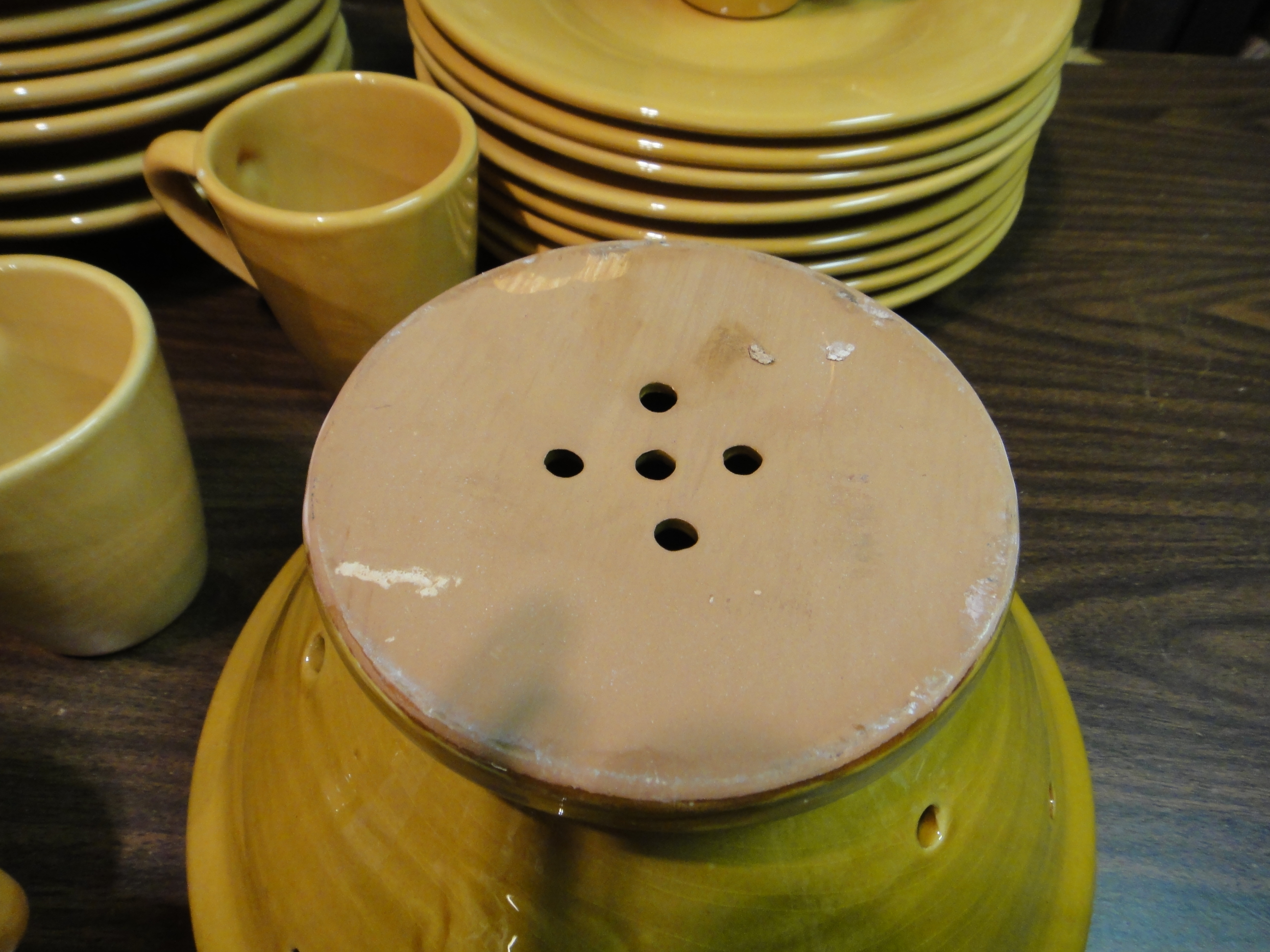 32Piece Pottery Barn Dinnerware Group EBTH