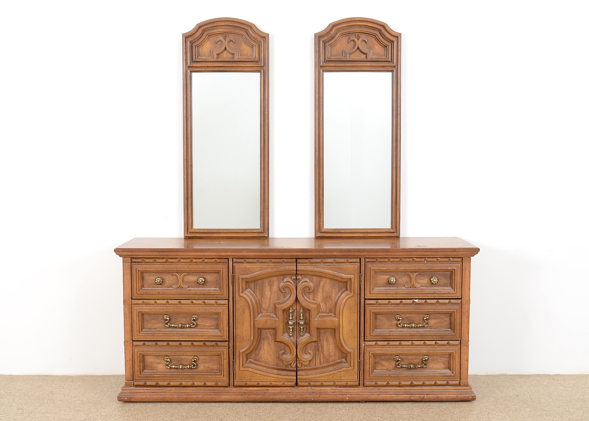 Bassett Furniture Industries Inc Dresser Ebth