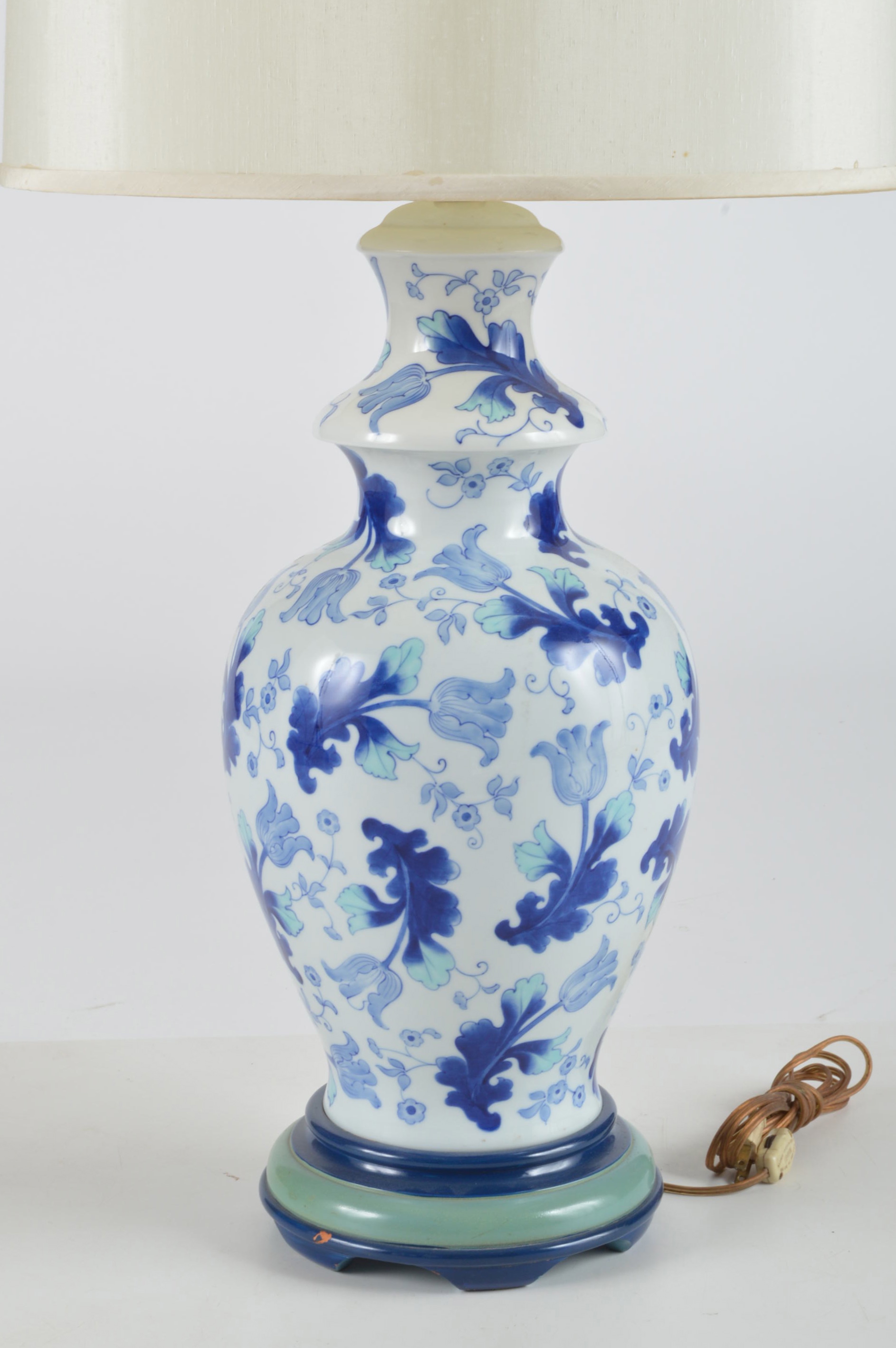 Vintage Porcelain Vase Lamp EBTH