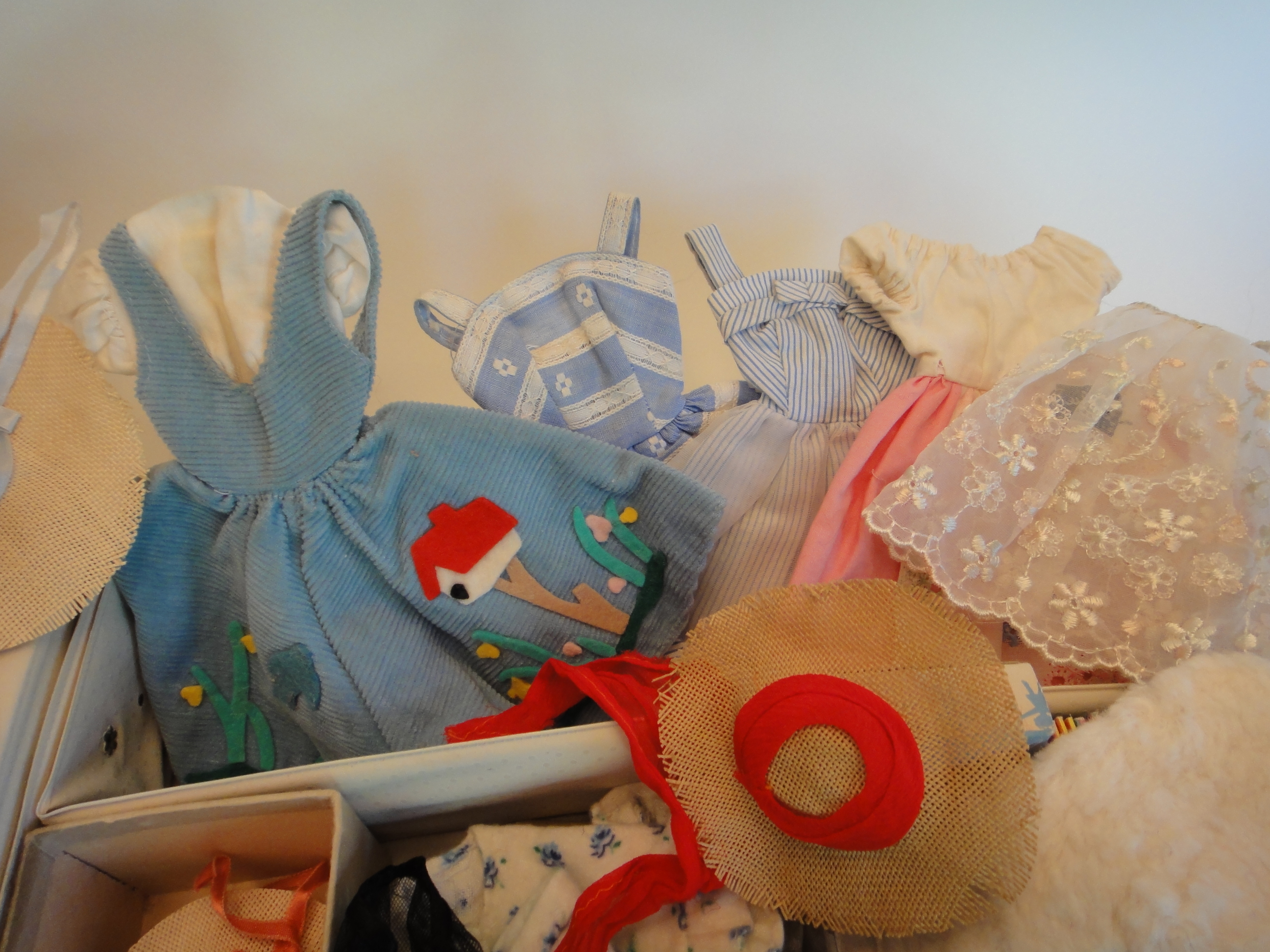 Vintage 1961 Barbie Doll Case, Barbie & Accessories | EBTH