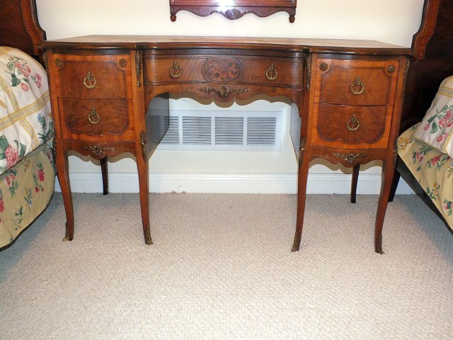 Vintage French Provincial Style Bedroom Suite EBTH