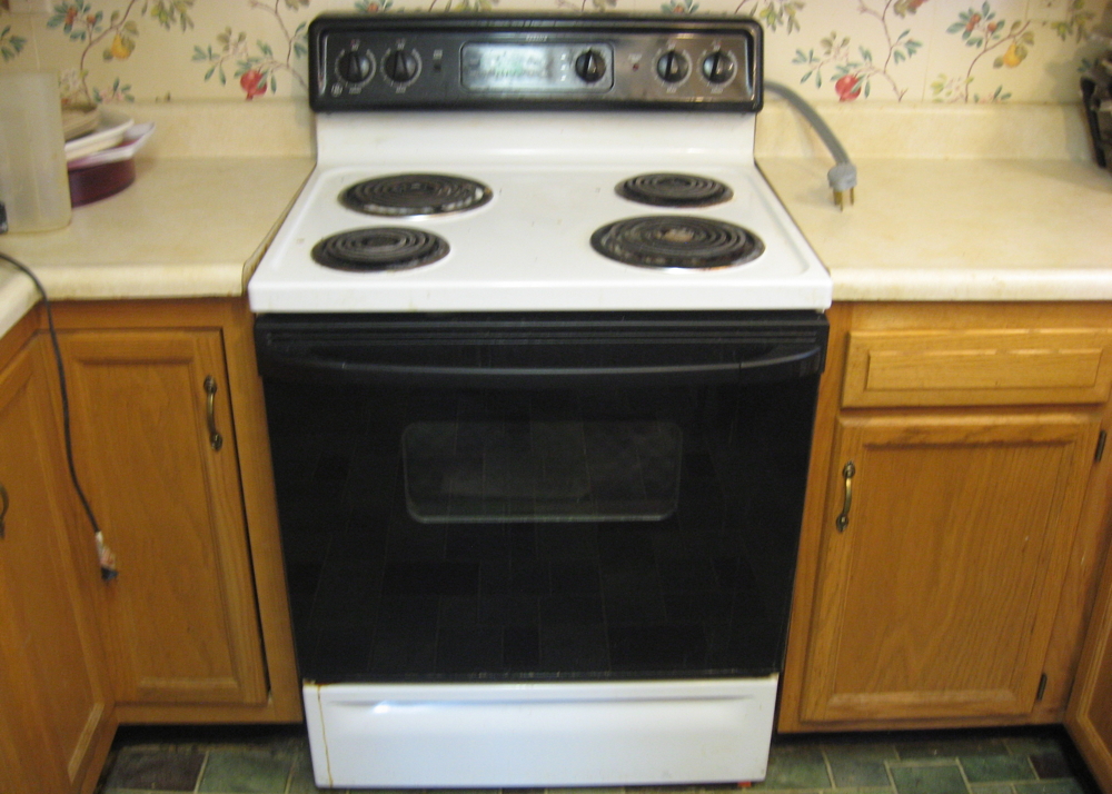 General Electric Spectra SelfCleaning Electric Oven EBTH