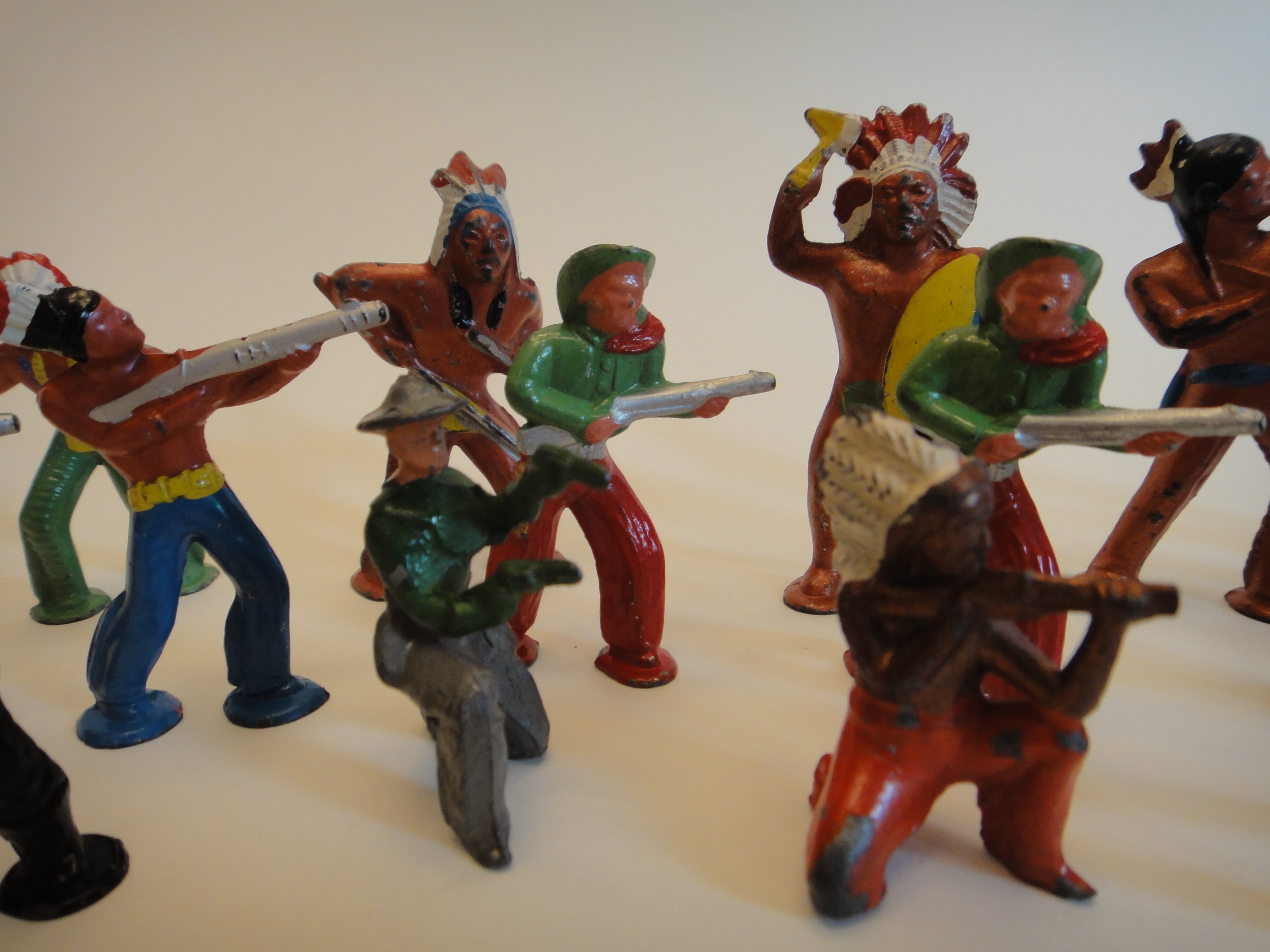 Vintage Metal Toy Cowboys & Indians EBTH