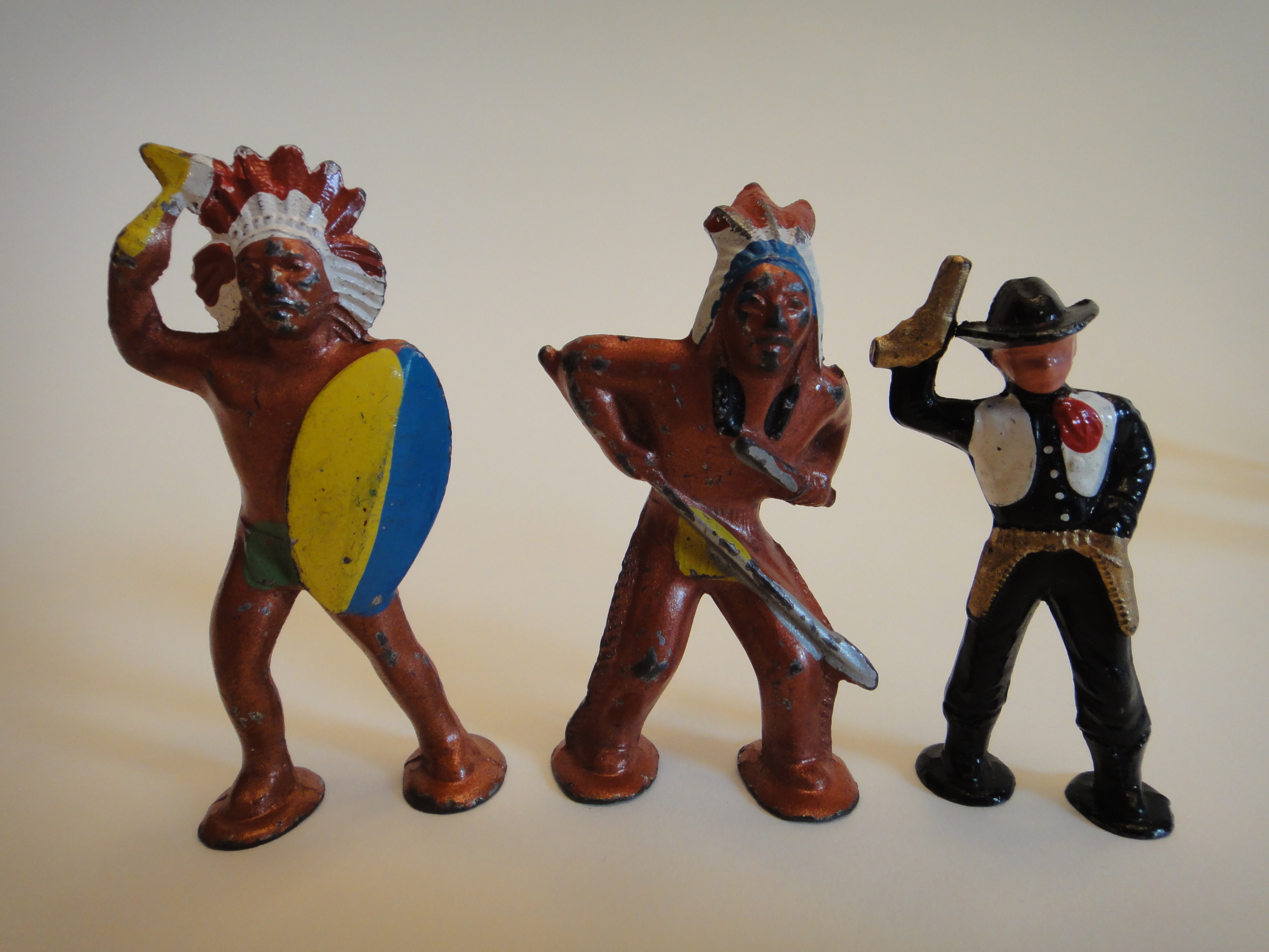 Vintage Metal Toy Cowboys & Indians EBTH
