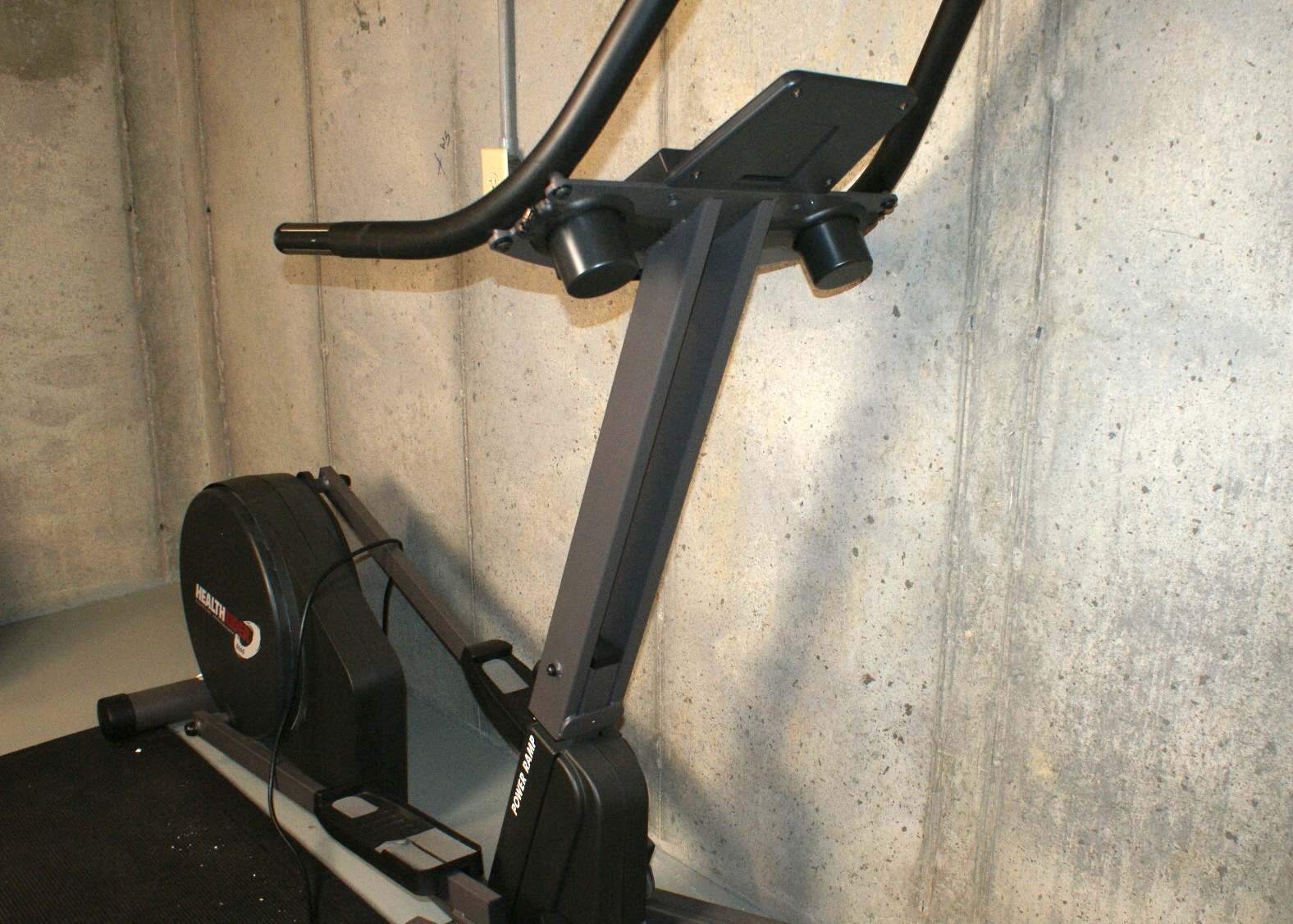 Healthrider Elliptical Crosstrainer Model E660 EBTH