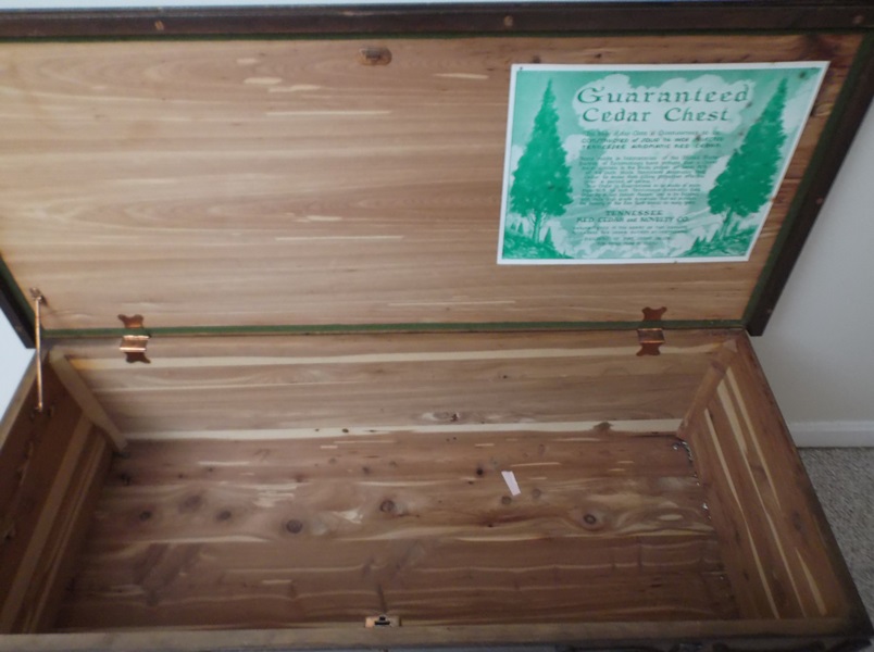 Tennessee Red Cedar and Novelty Company Cedar Chest EBTH