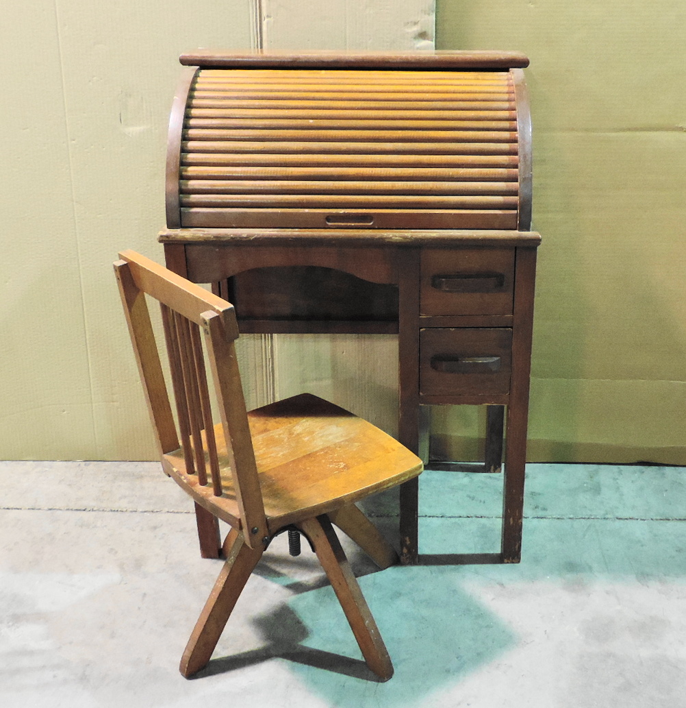 Child S Vintage Rolltop Desk And Swivel Chair Ebth
