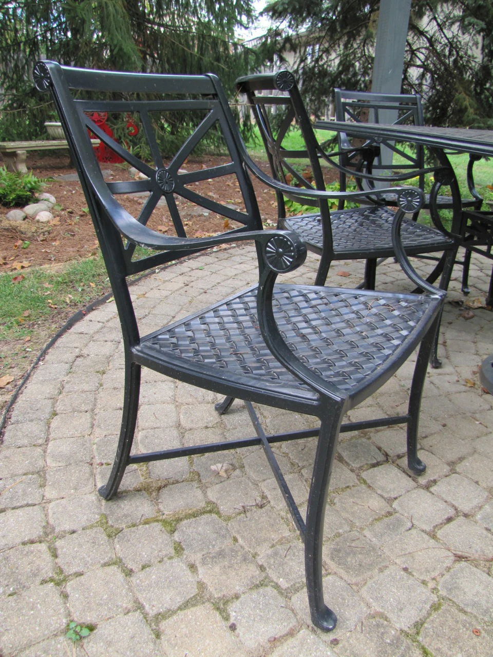 Smith and Hawken Edinborough Patio Dining Table and Chairs | EBTH