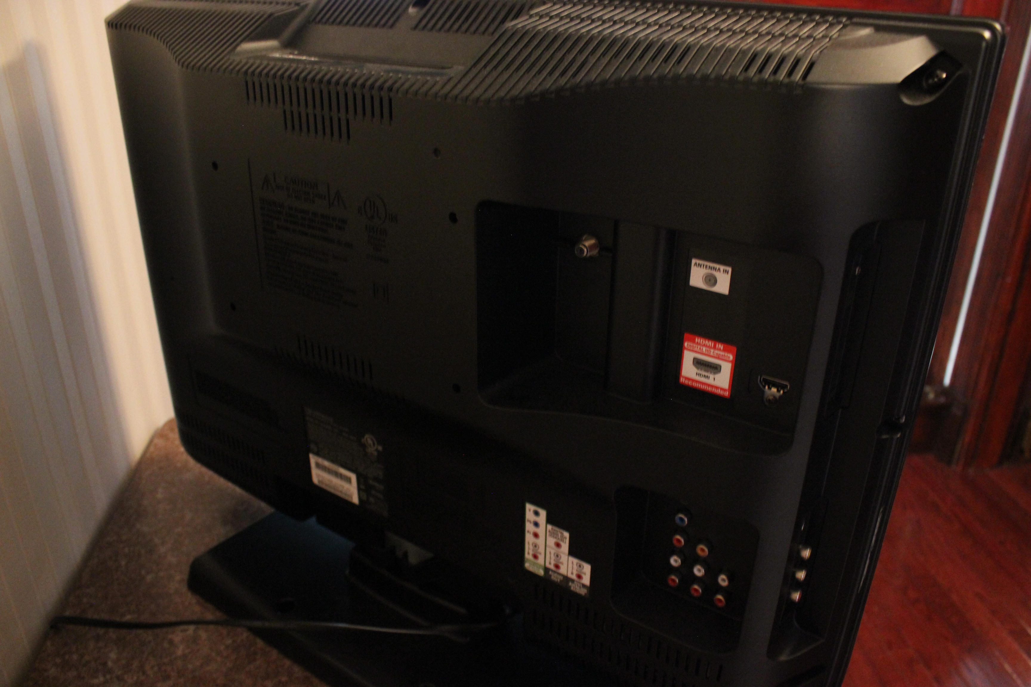 Emerson 26" LCD Flat Screen TV/DVD Combo EBTH