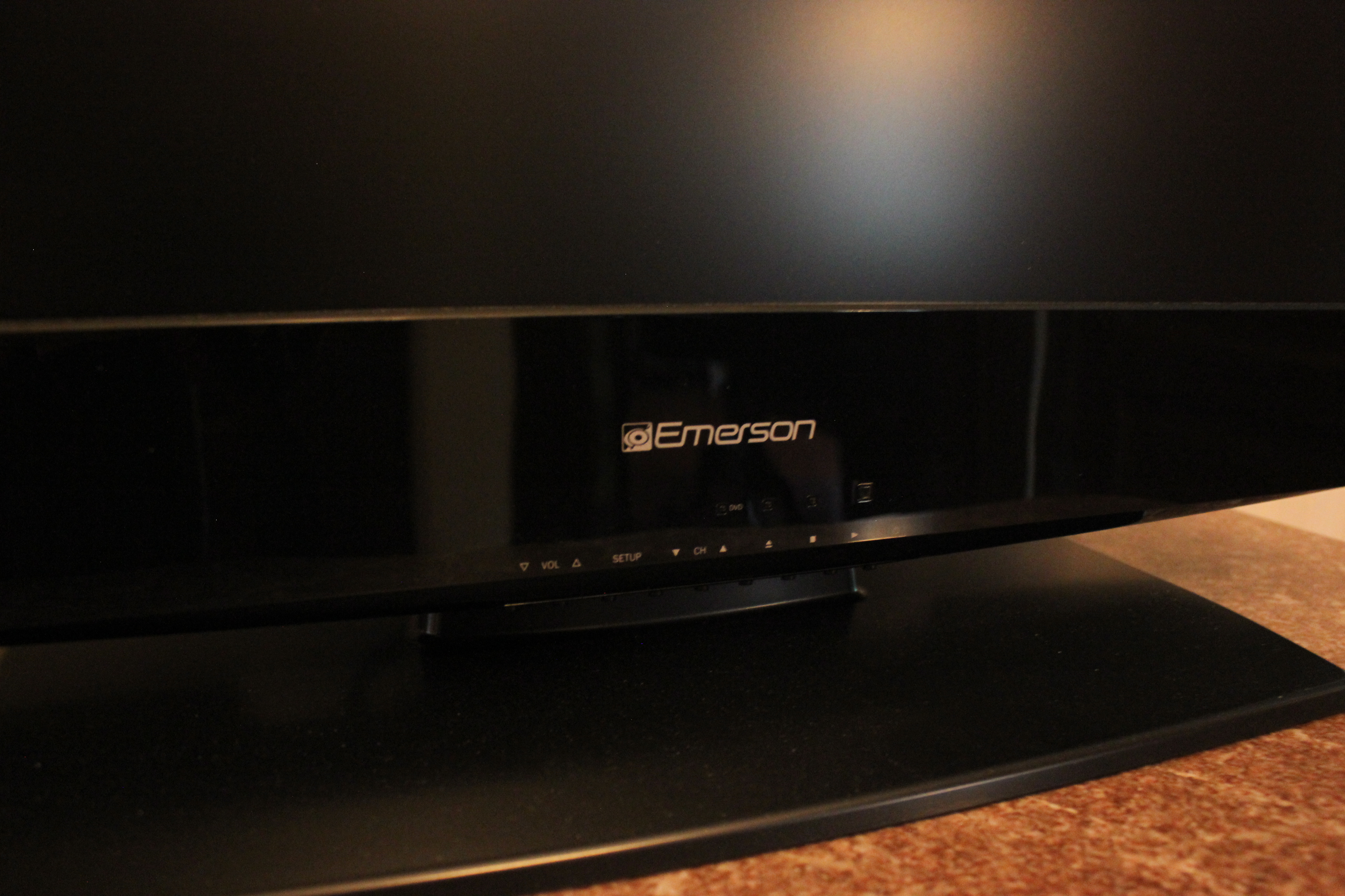 Emerson 26" LCD Flat Screen TV/DVD Combo EBTH