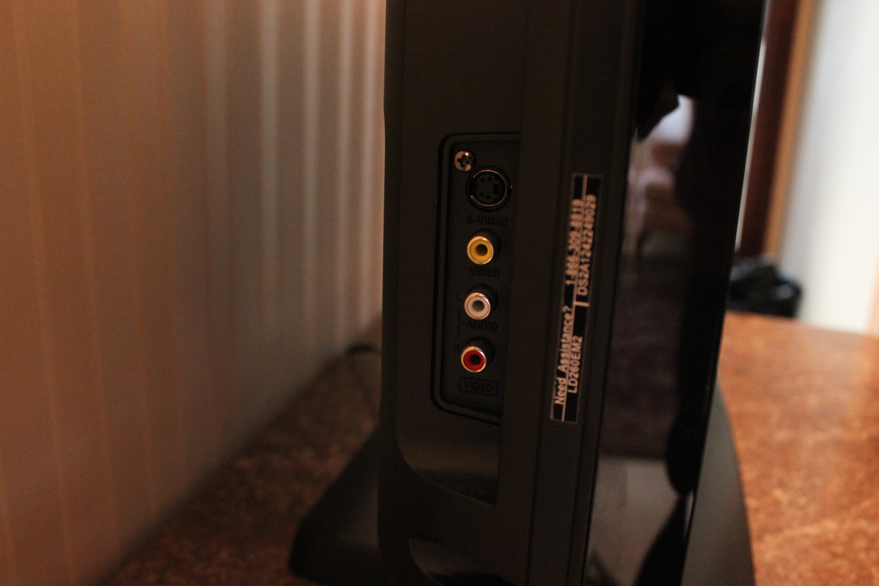 Emerson 26" LCD Flat Screen TV/DVD Combo EBTH