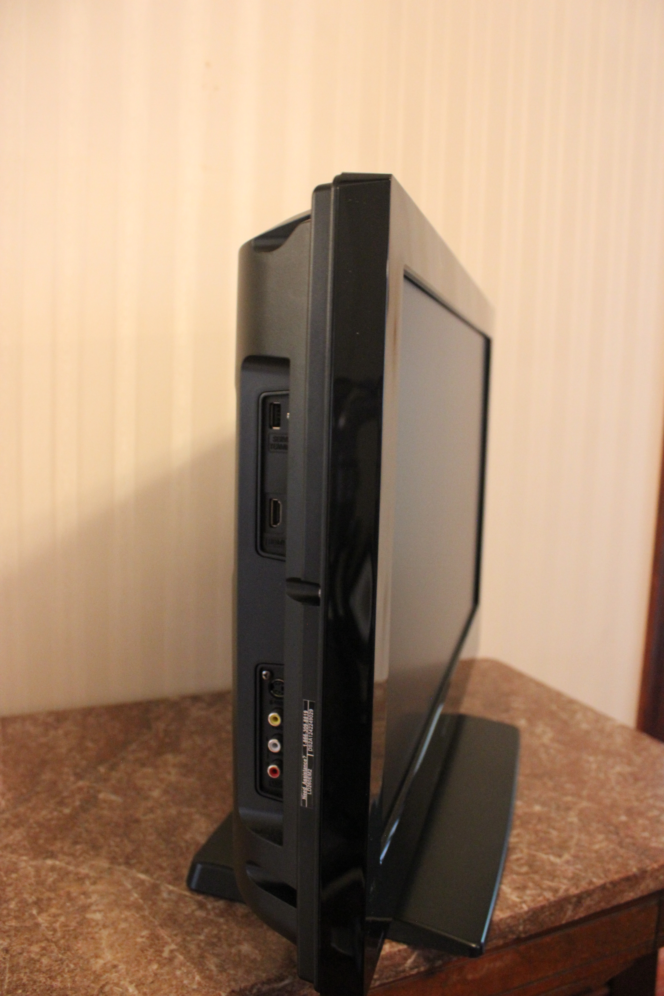 Emerson 26" LCD Flat Screen TV/DVD Combo EBTH