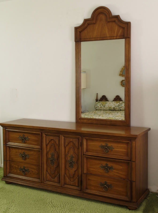Double Wide Kroehler Dresser with Mirror EBTH
