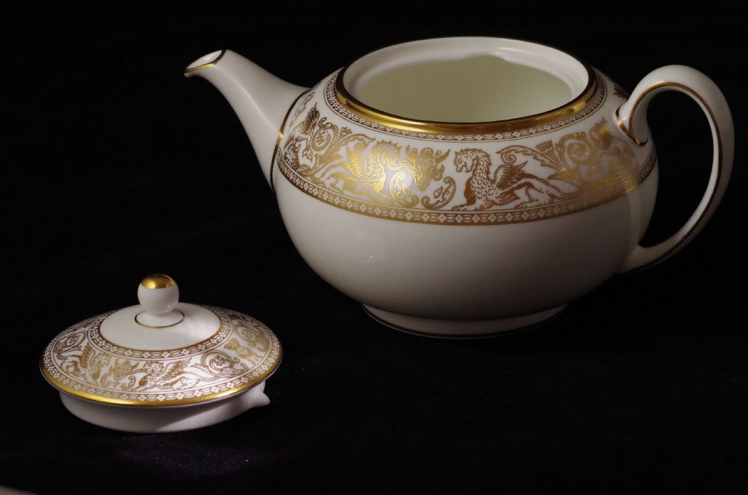 Wedgwood "Gold Florentine" Teapot EBTH
