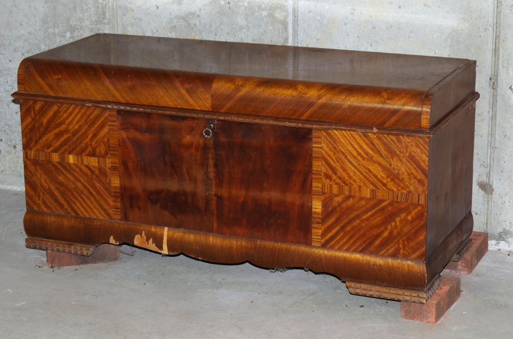 Lane Waterfall Cedar Chest | EBTH