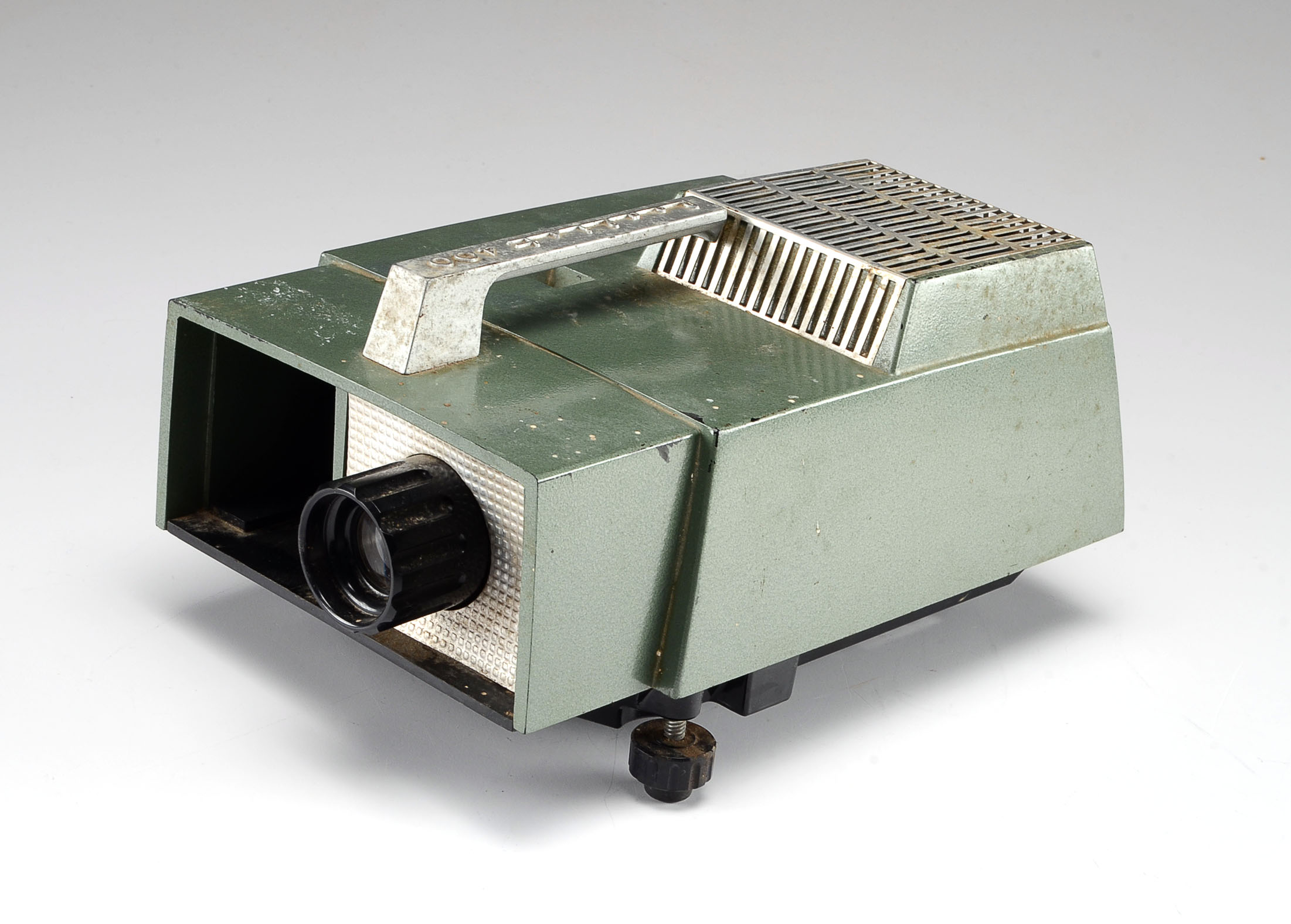 Realist 400 Vintage Slide Projector with Reelomatic Slide Tray EBTH