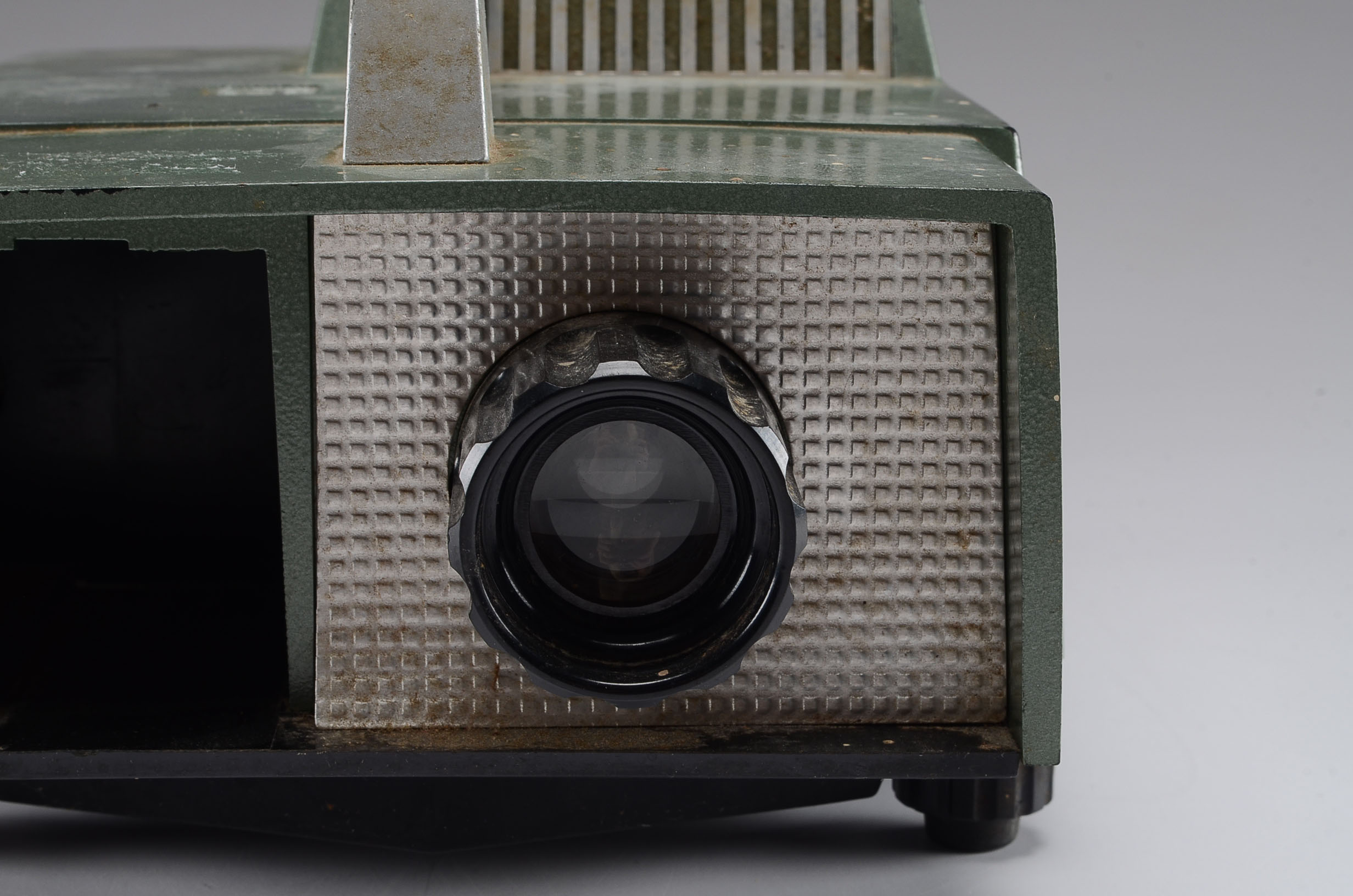 Realist 400 Vintage Slide Projector with Reelomatic Slide Tray EBTH