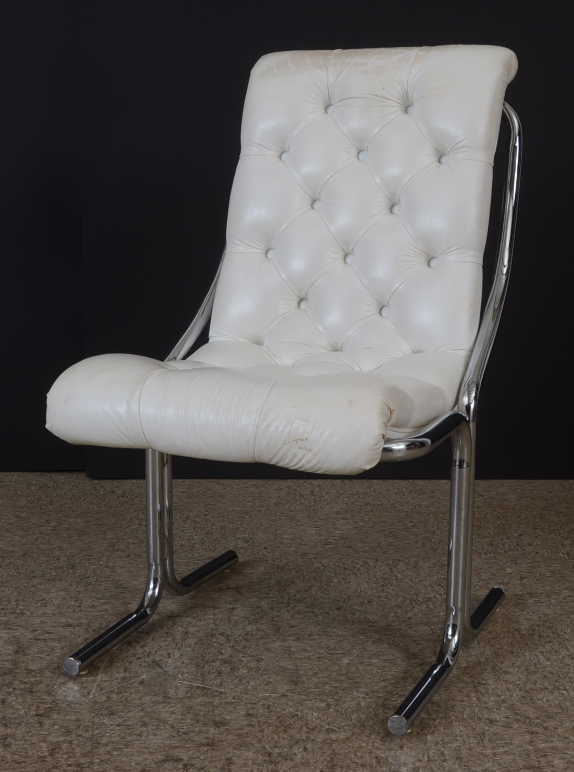 Four Daystrom Mid Century Modern Chrome and Vinyl Dining Chairs EBTH