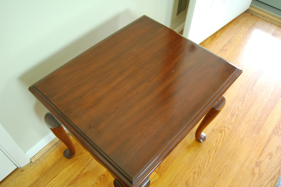 HenkelHarris Solid Cherry End Table in Queen Anne Style EBTH