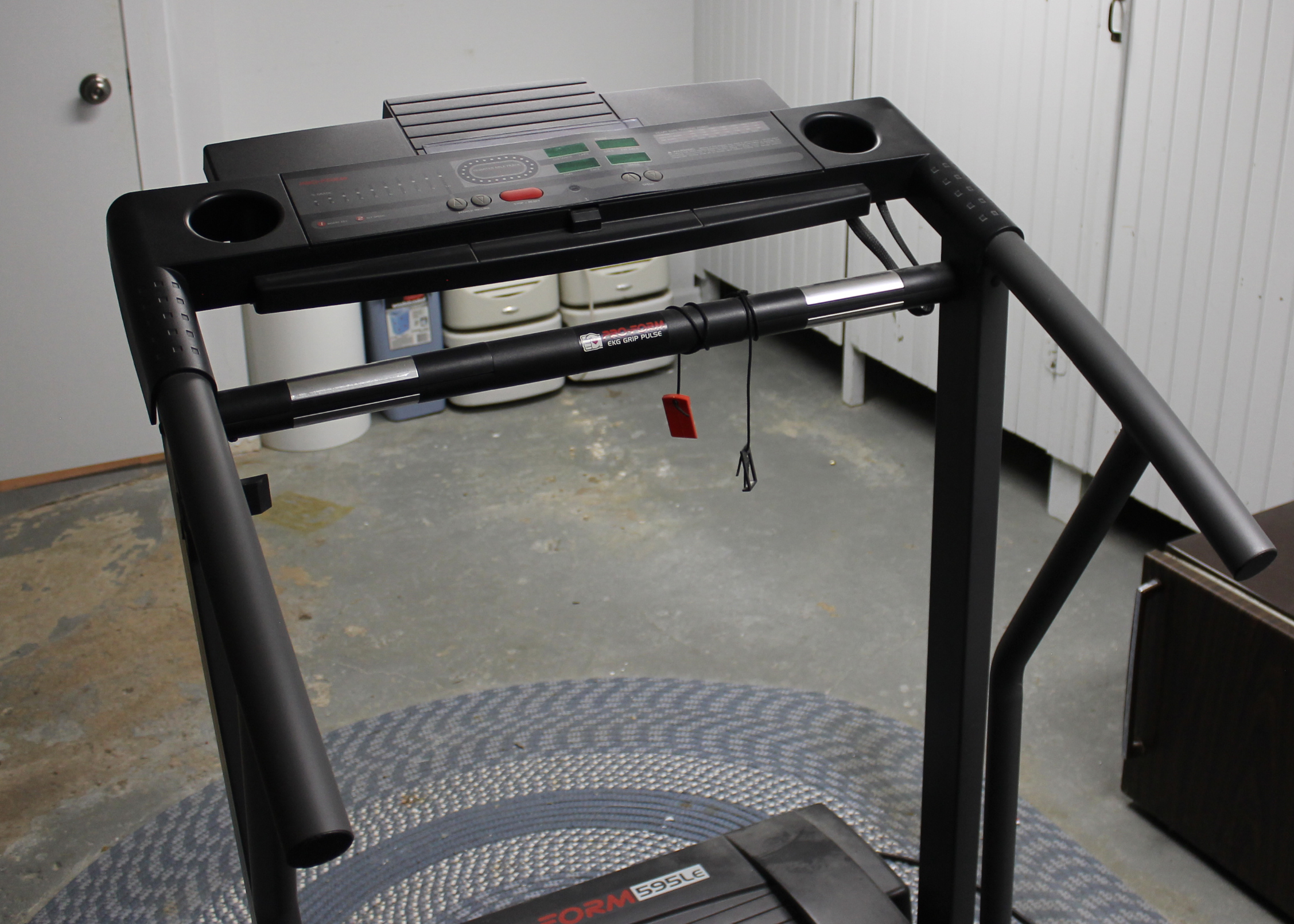Proform Incline Treadmill with Limited Edition EKG Grip Pulse Bar EBTH
