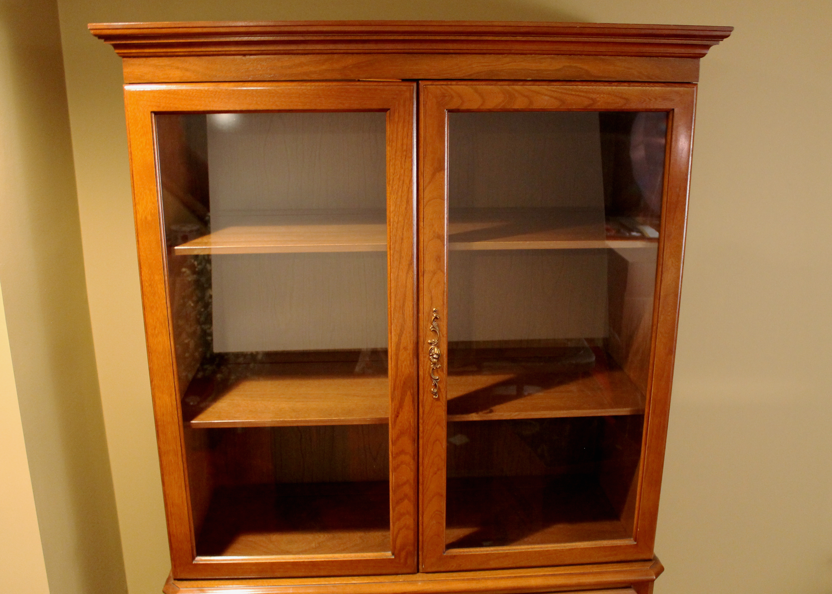 Mid Century Huntley Furniture Maple Lighted China EBTH