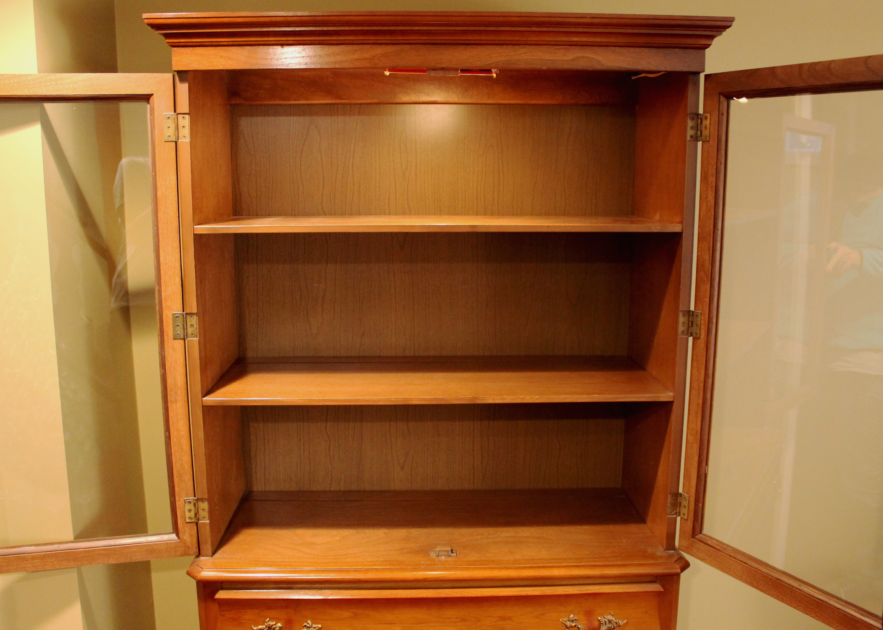 Mid Century Huntley Furniture Maple Lighted China EBTH