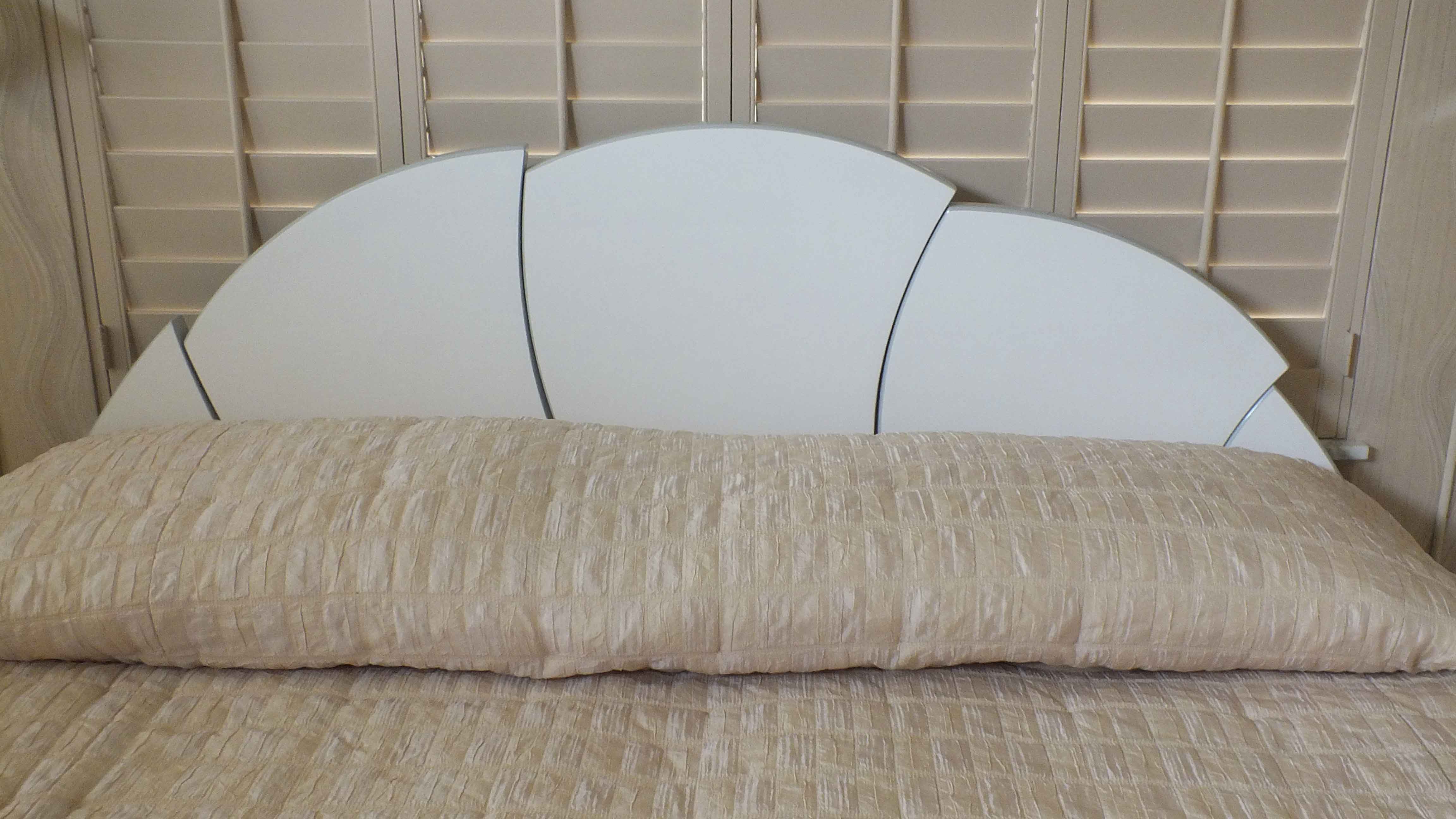 Legett Platt Adjustable King Size Bed System and Dormia Mattress EBTH