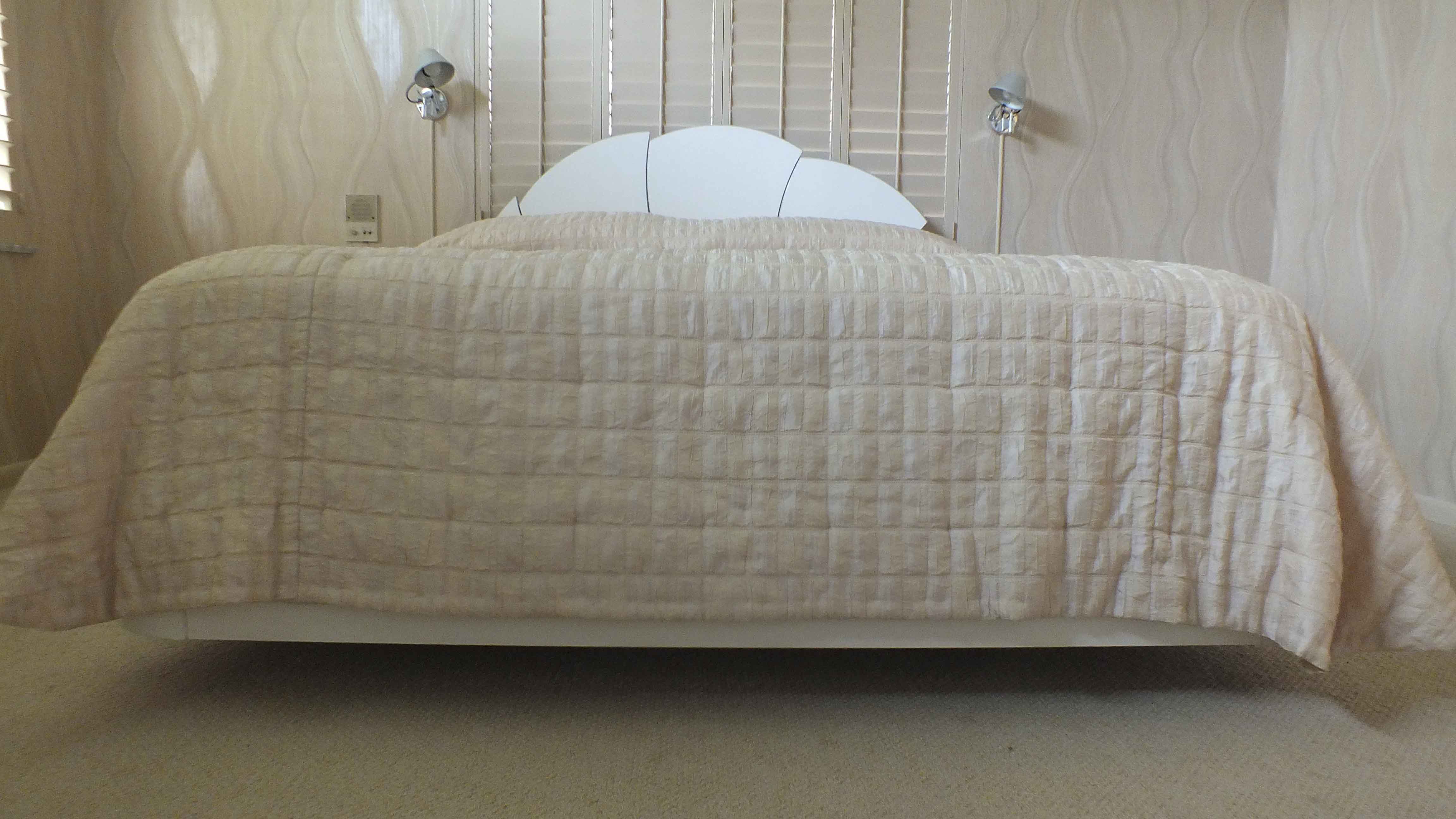 Legett Platt Adjustable King Size Bed System and Dormia Mattress EBTH